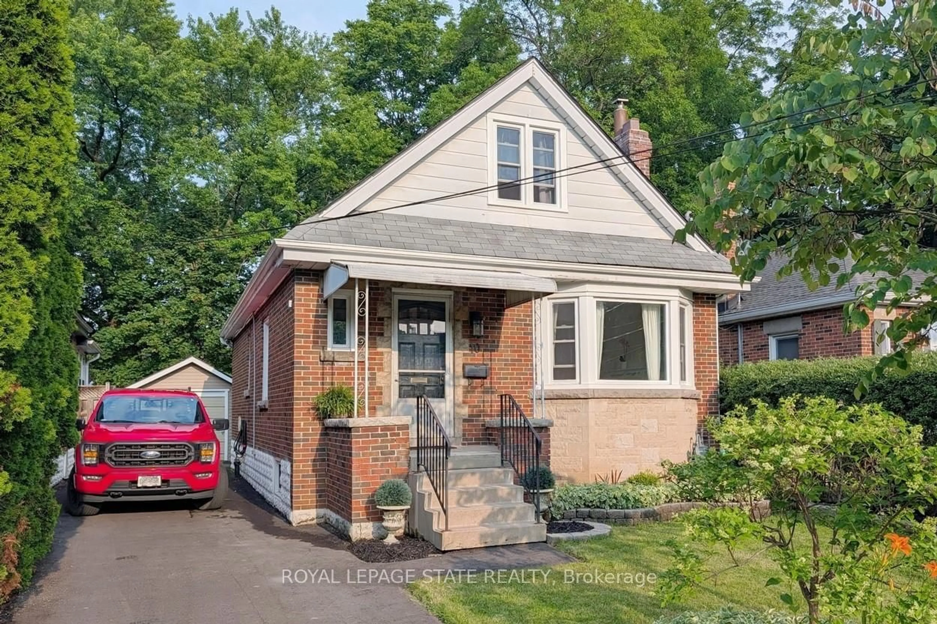 Home with brick exterior material, street for 10 Dorset Pl, Hamilton Ontario L8S 3T6