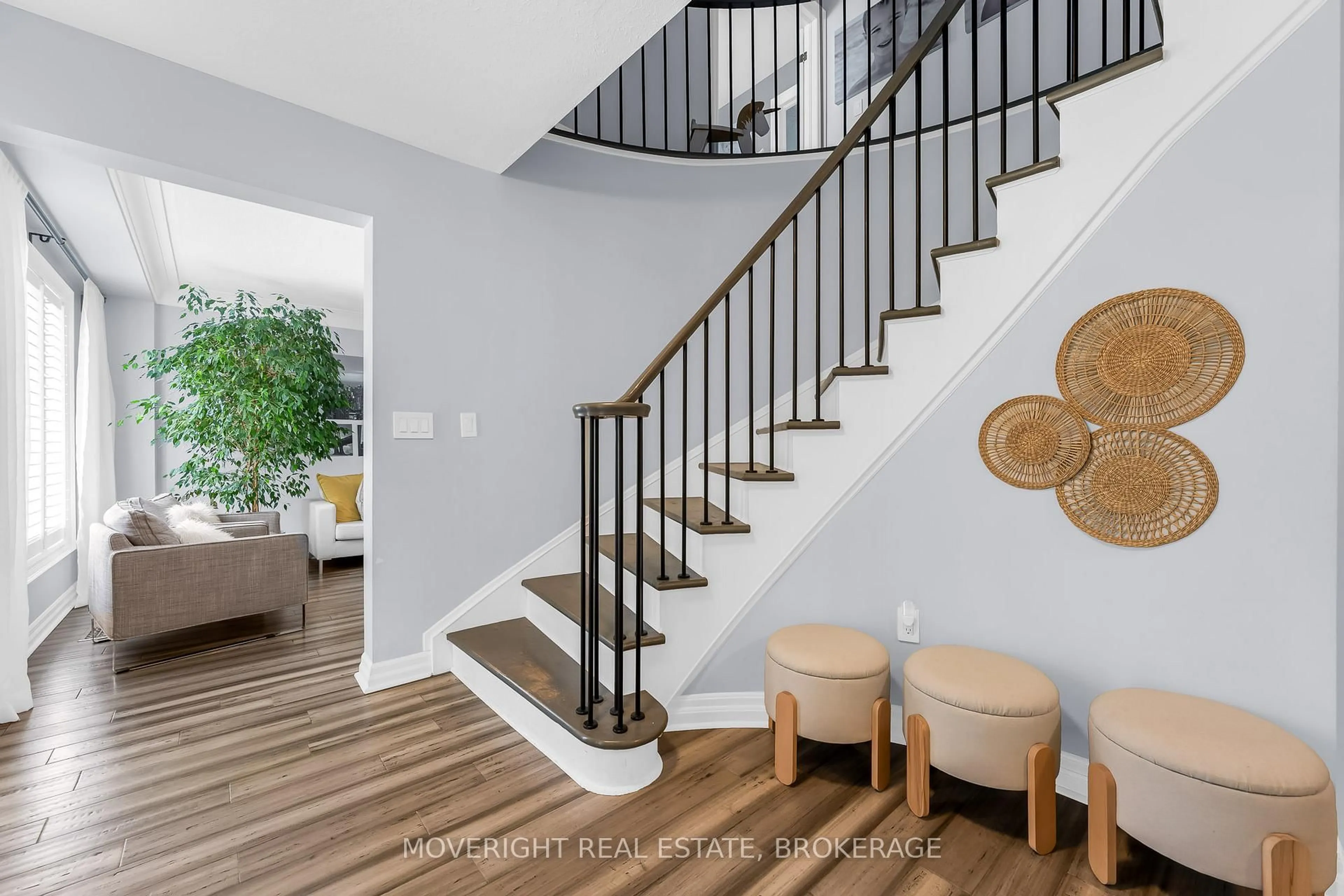 Indoor entryway for 7 Bahama Bay, St. Catharines Ontario L2M 7W2