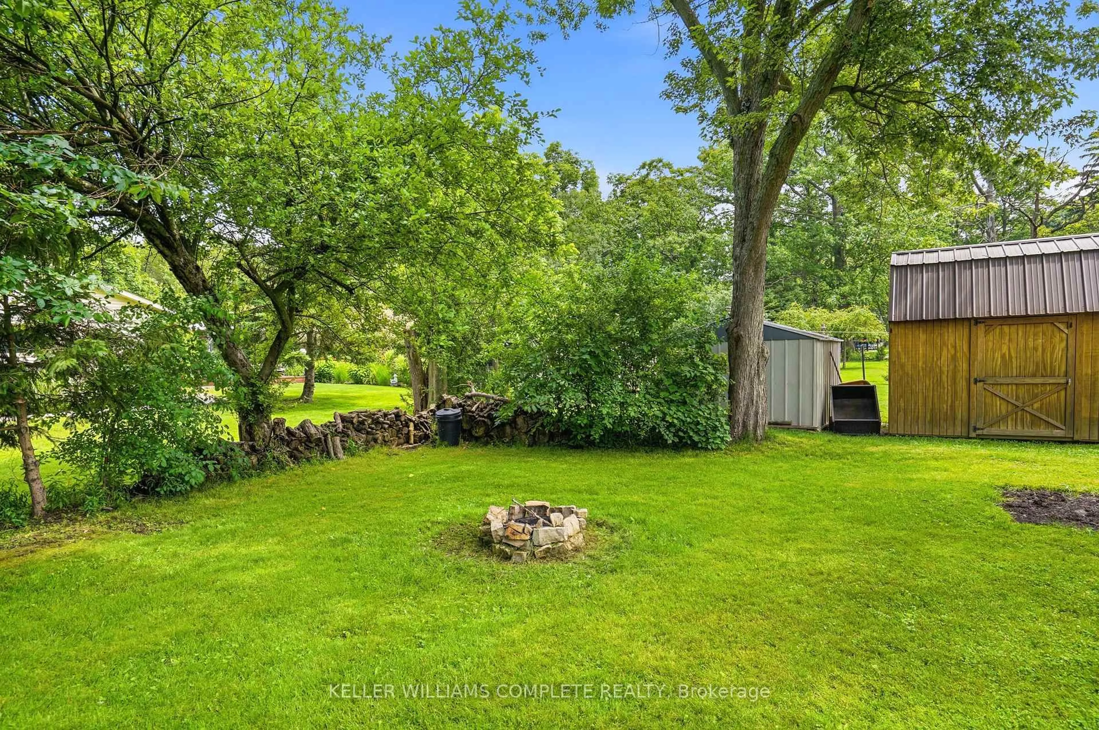 A pic from outside/outdoor area/front of a property/back of a property/a pic from drone, forest/trees view for 3780 Summit Ave, Fort Erie Ontario L0S 1N0