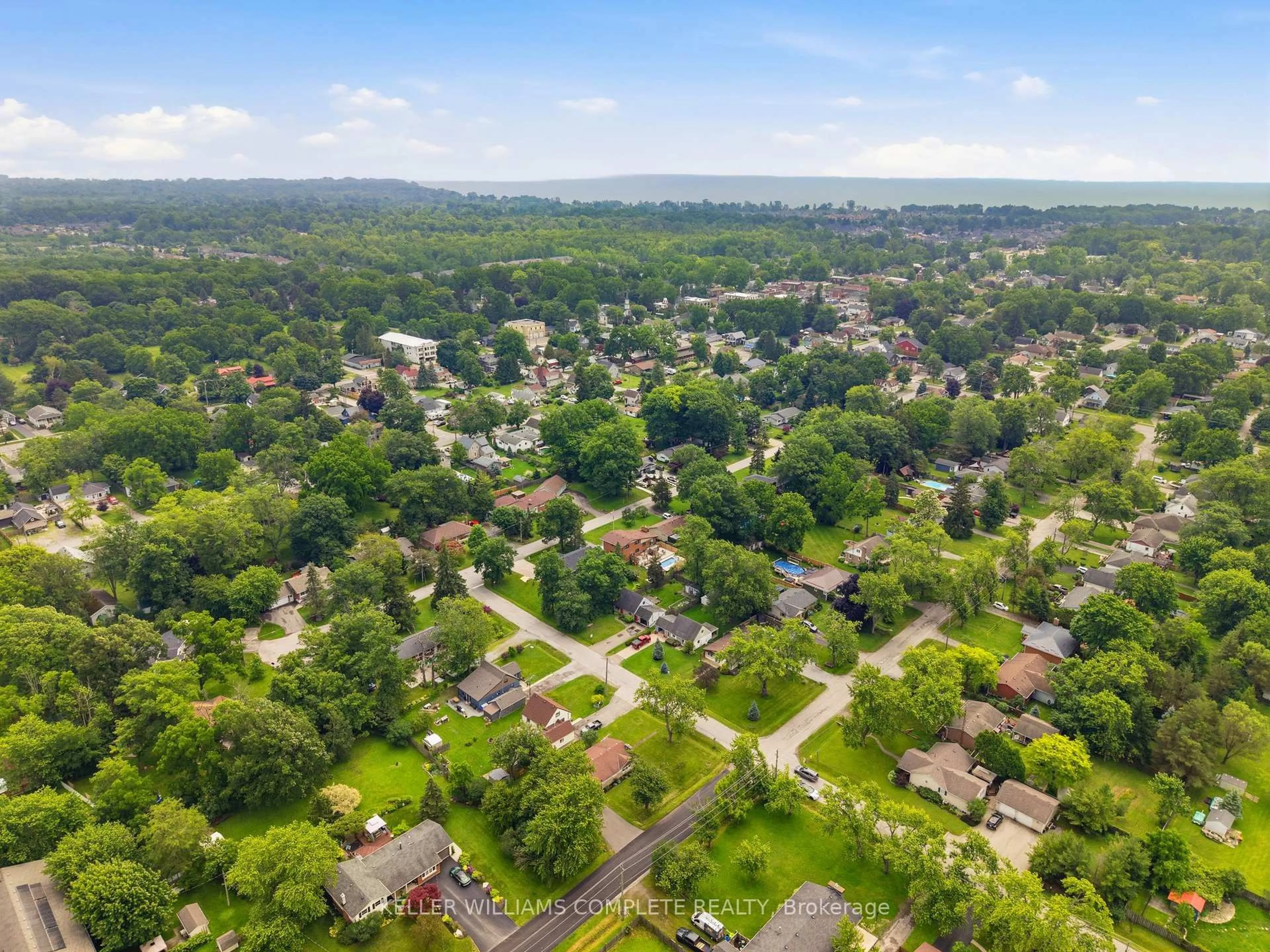 A pic from outside/outdoor area/front of a property/back of a property/a pic from drone, unknown for 3780 Summit Ave, Fort Erie Ontario L0S 1N0