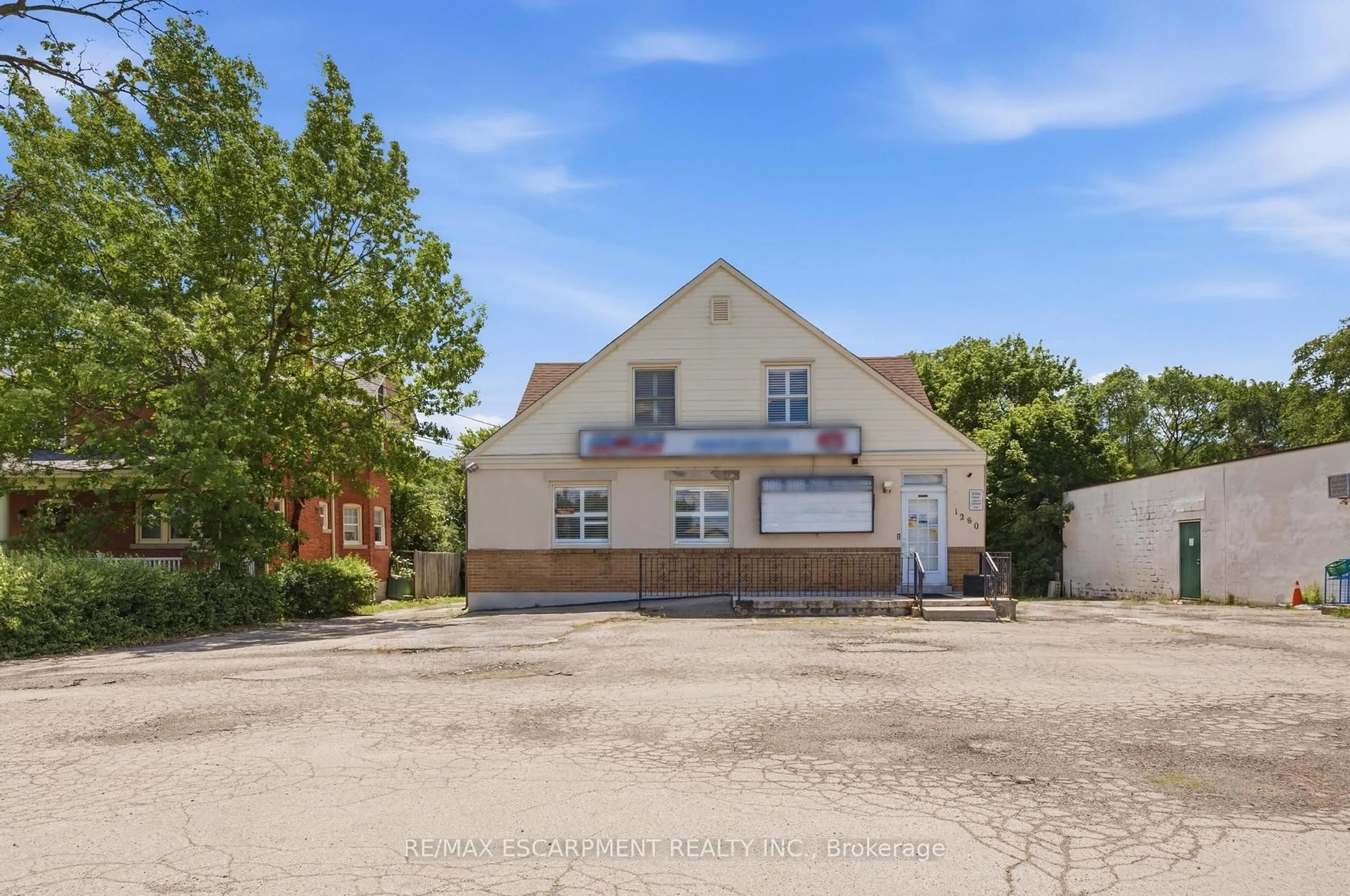 A pic from outside/outdoor area/front of a property/back of a property/a pic from drone, unknown for 1260 Highway 8, Hamilton Ontario L8E 5Y3
