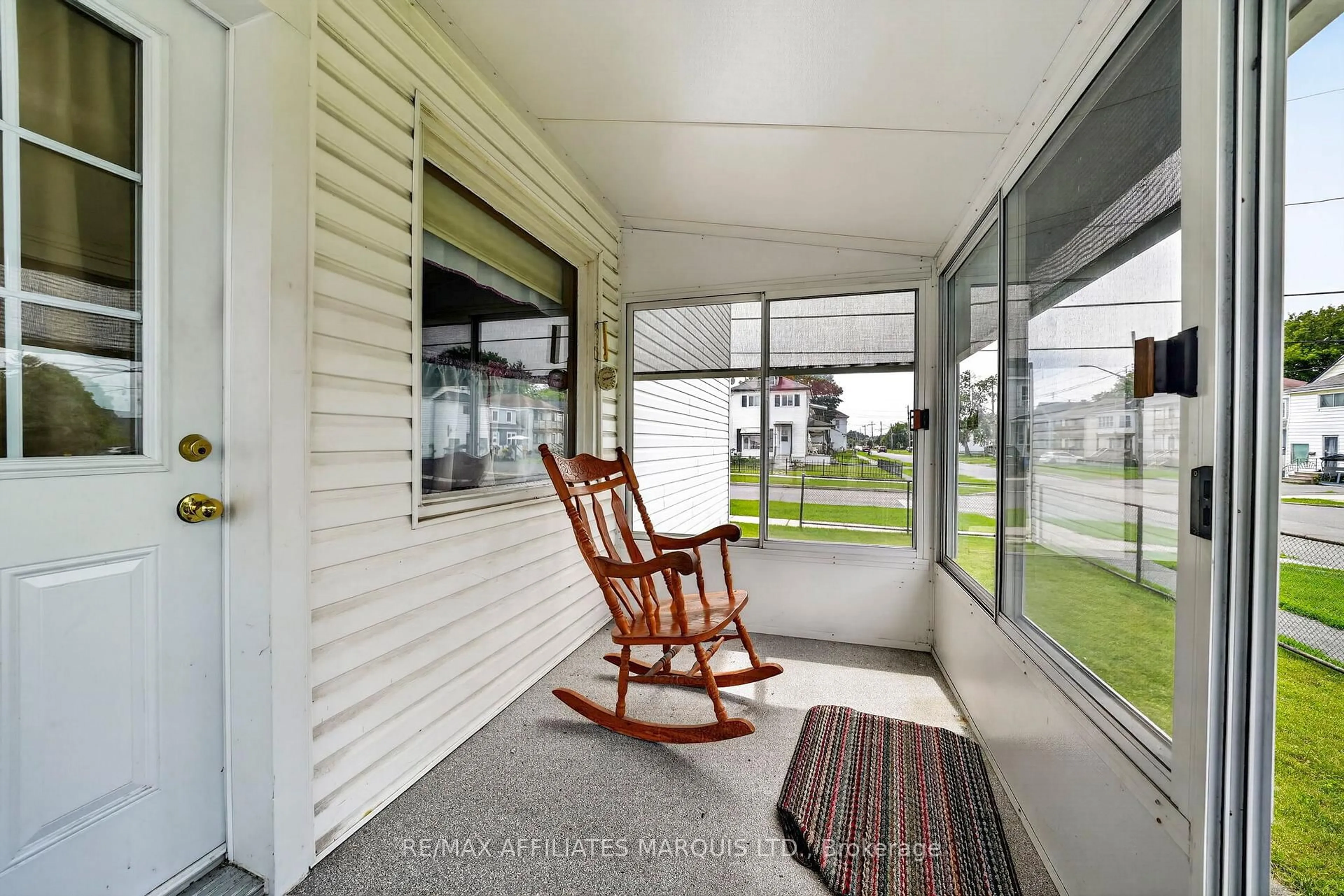 Unknown for 343 Carleton St, Cornwall Ontario K6H 4X6
