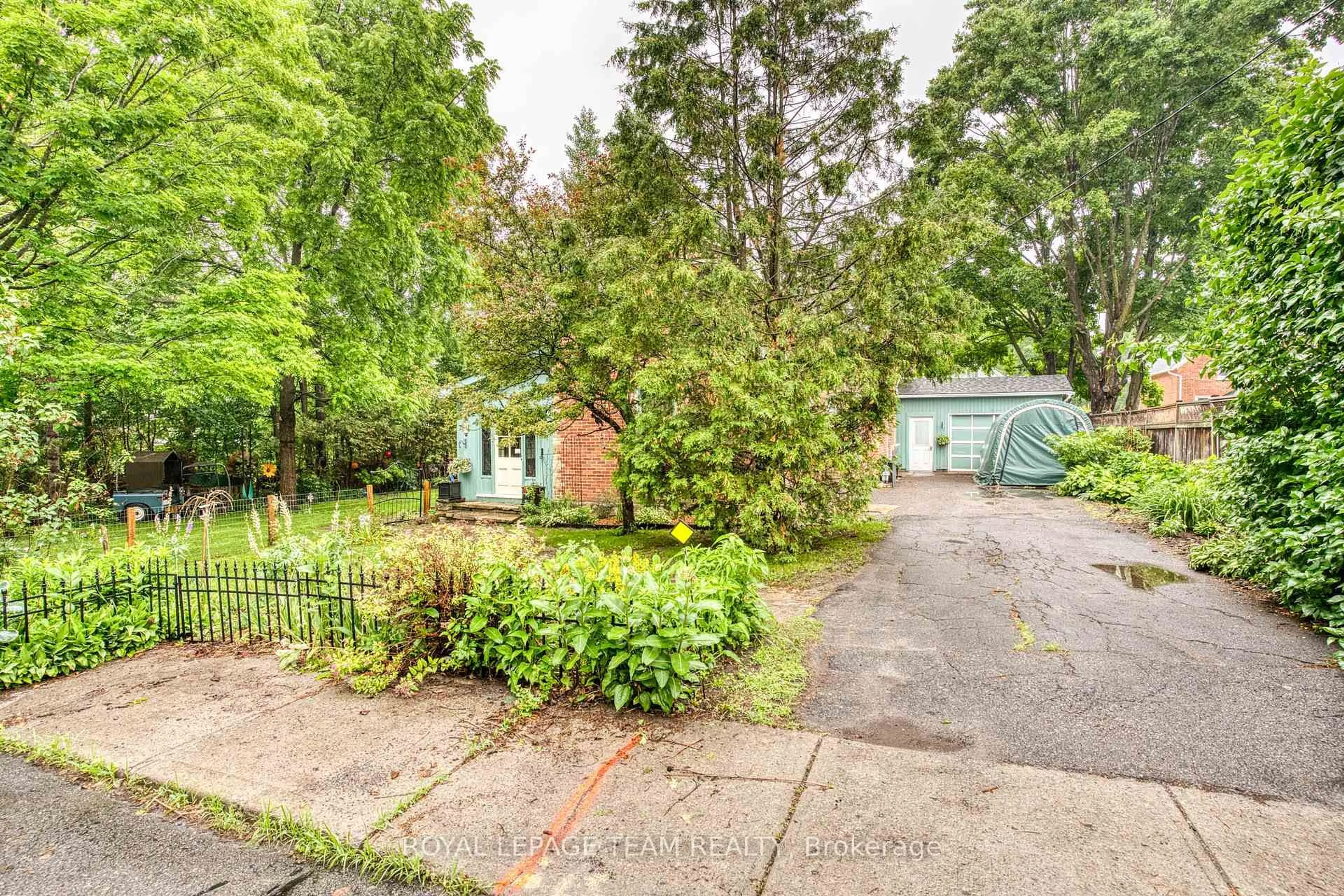A pic from outside/outdoor area/front of a property/back of a property/a pic from drone, street for 38 Cameron St, Almonte Ontario K0A 1A0