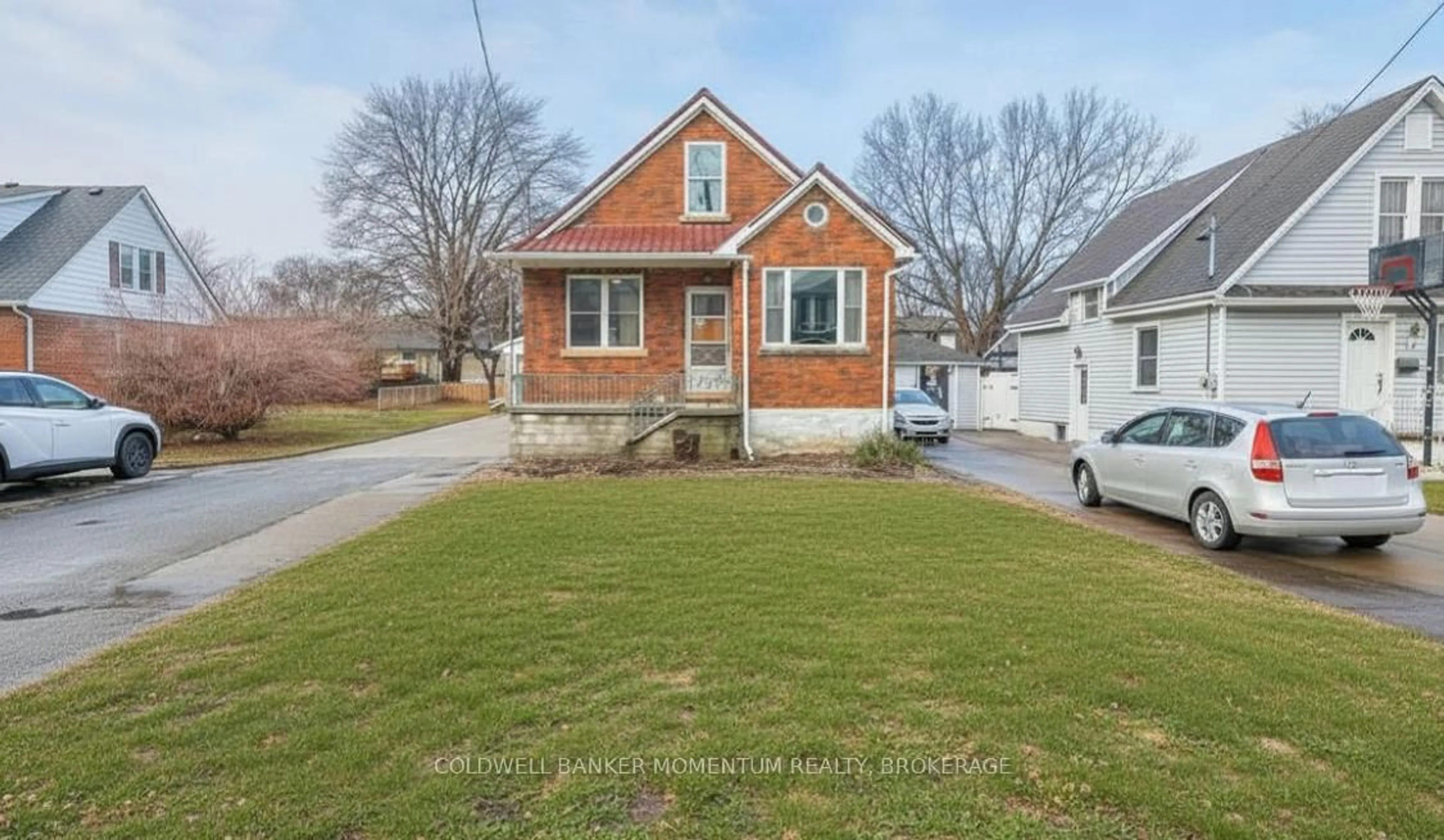 Home with brick exterior material, street for 123 Haig St, St. Catharines Ontario L2R 7G7
