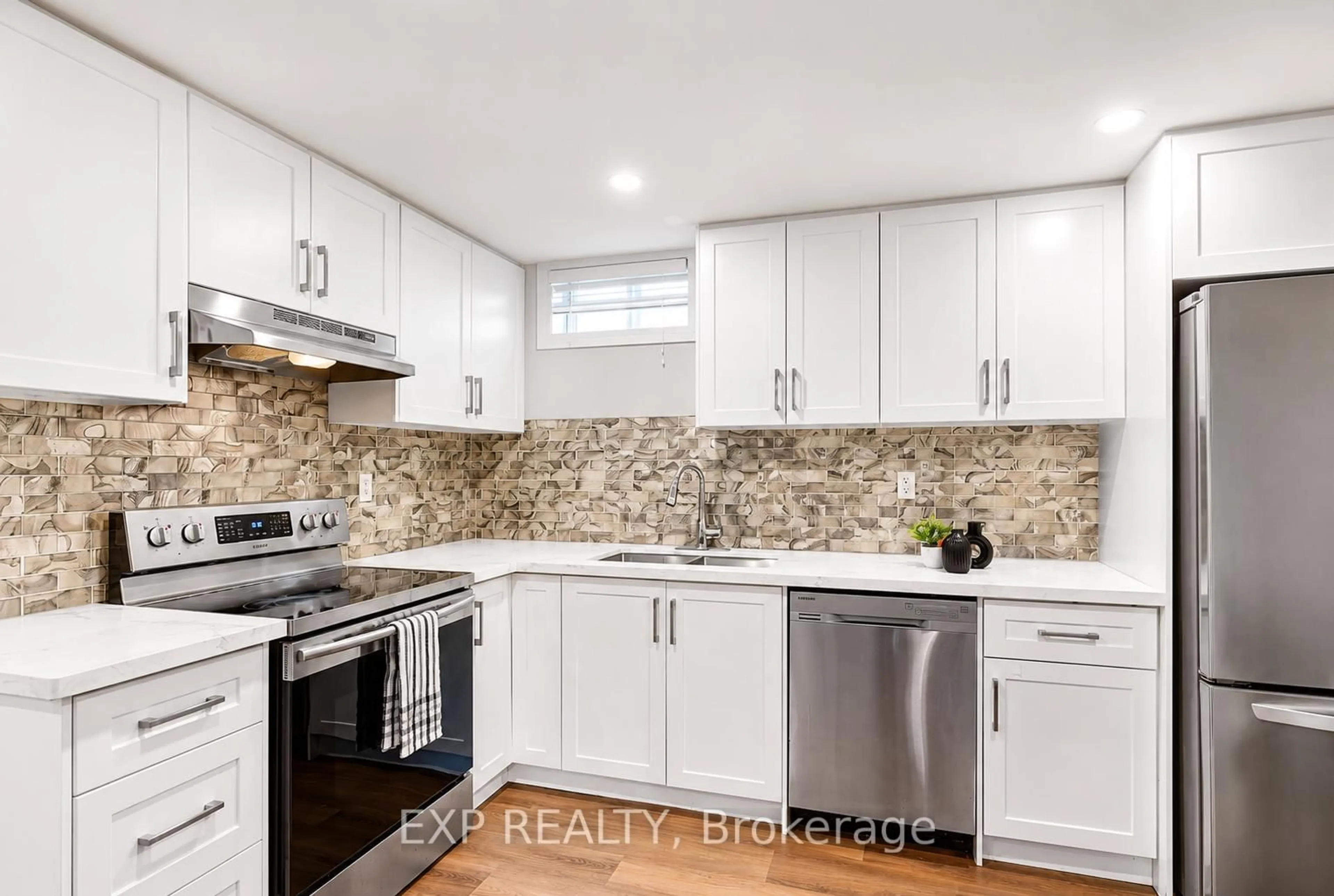Open concept kitchen, unknown for 25 Edmund St, St. Catharines Ontario L2R 2G3