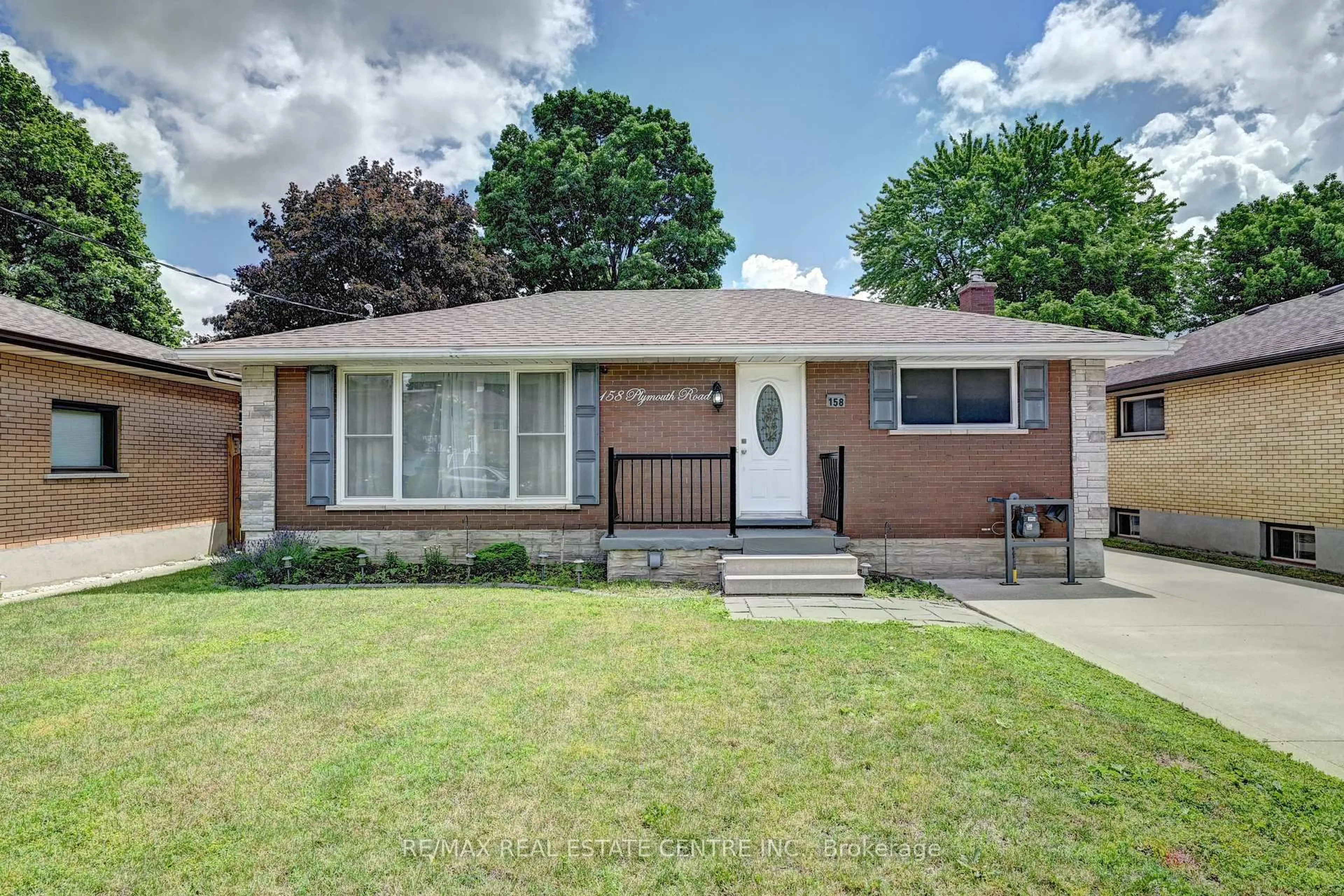 Home with vinyl exterior material, street for 158 Plymouth Rd, Kitchener Ontario N2G 3G5