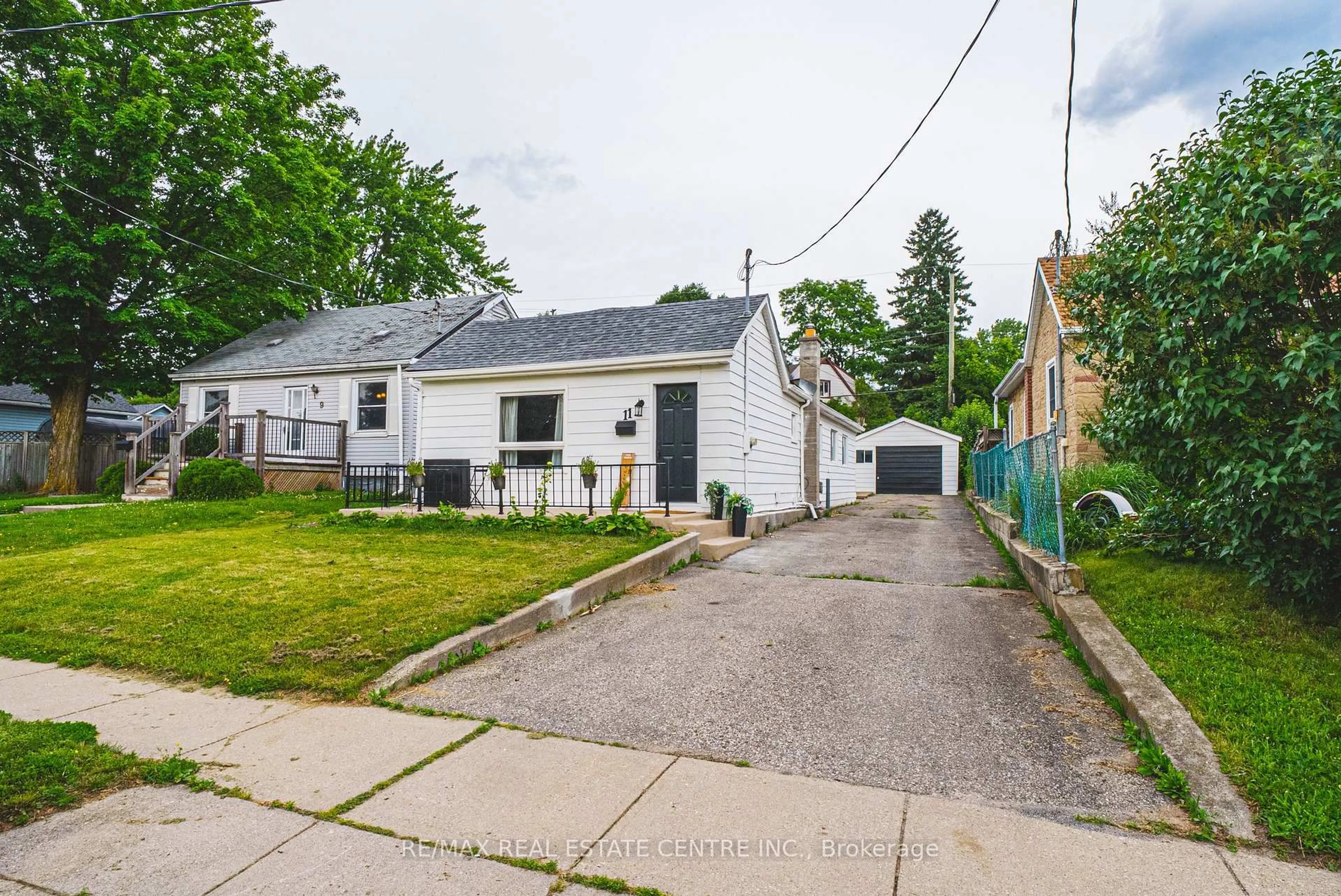Unknown for 11 Broadview Cres, Cambridge Ontario N1R 3V6