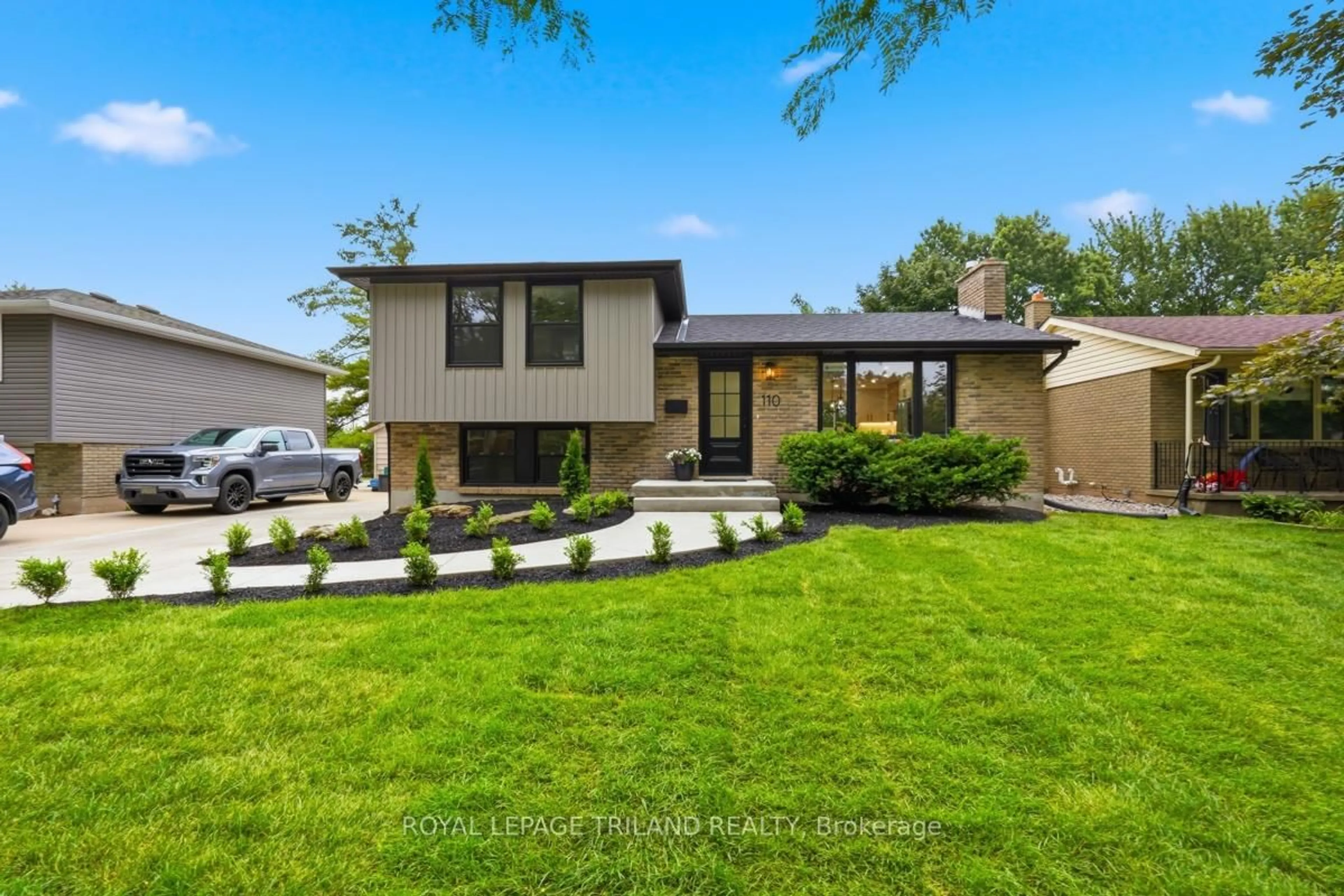 Home with vinyl exterior material, street for 110 St Lawrence Blvd, London South Ontario N6J 2X1