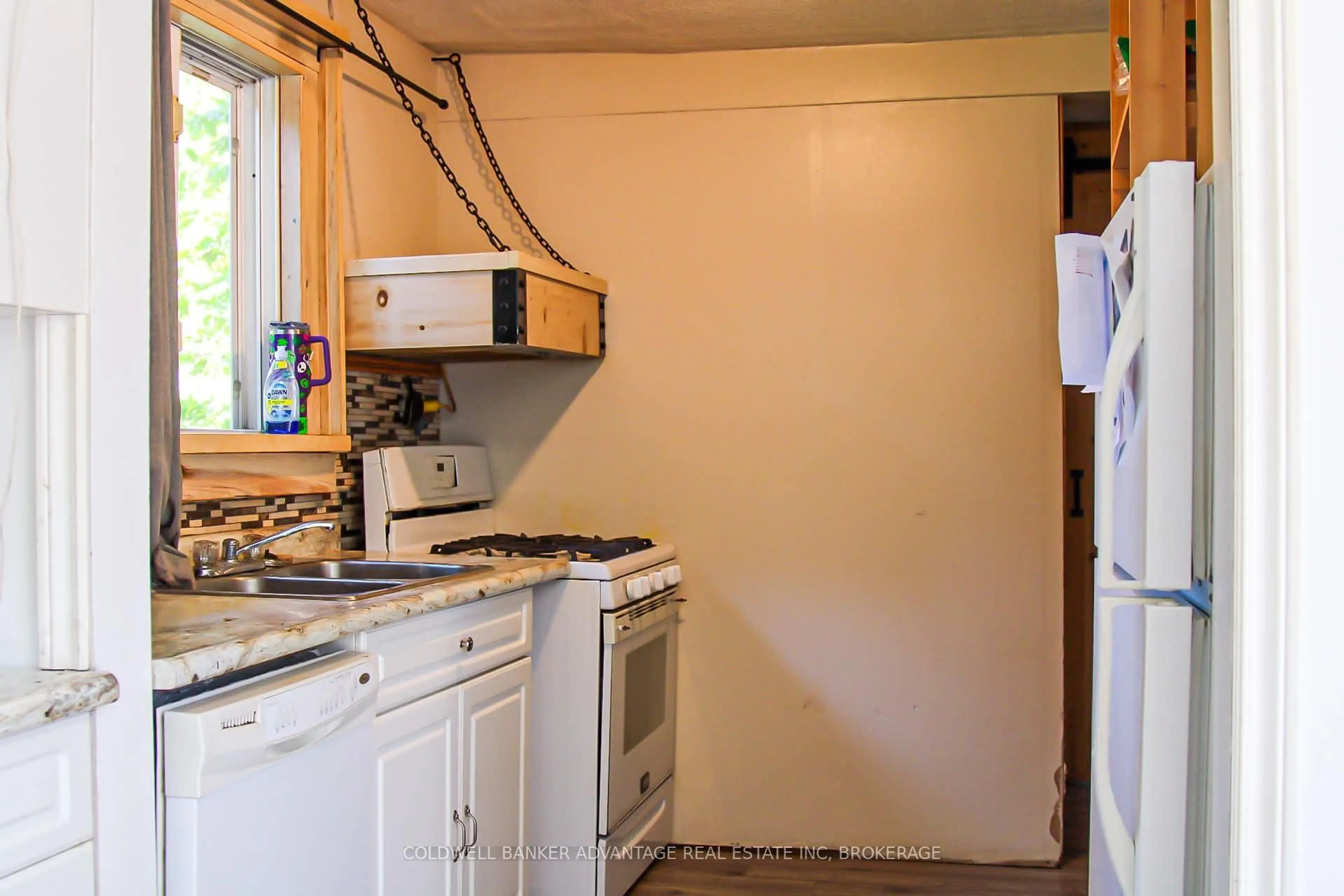 Standard kitchen, unknown for 40 Ramey Ave, Port Colborne Ontario L3K 2L3