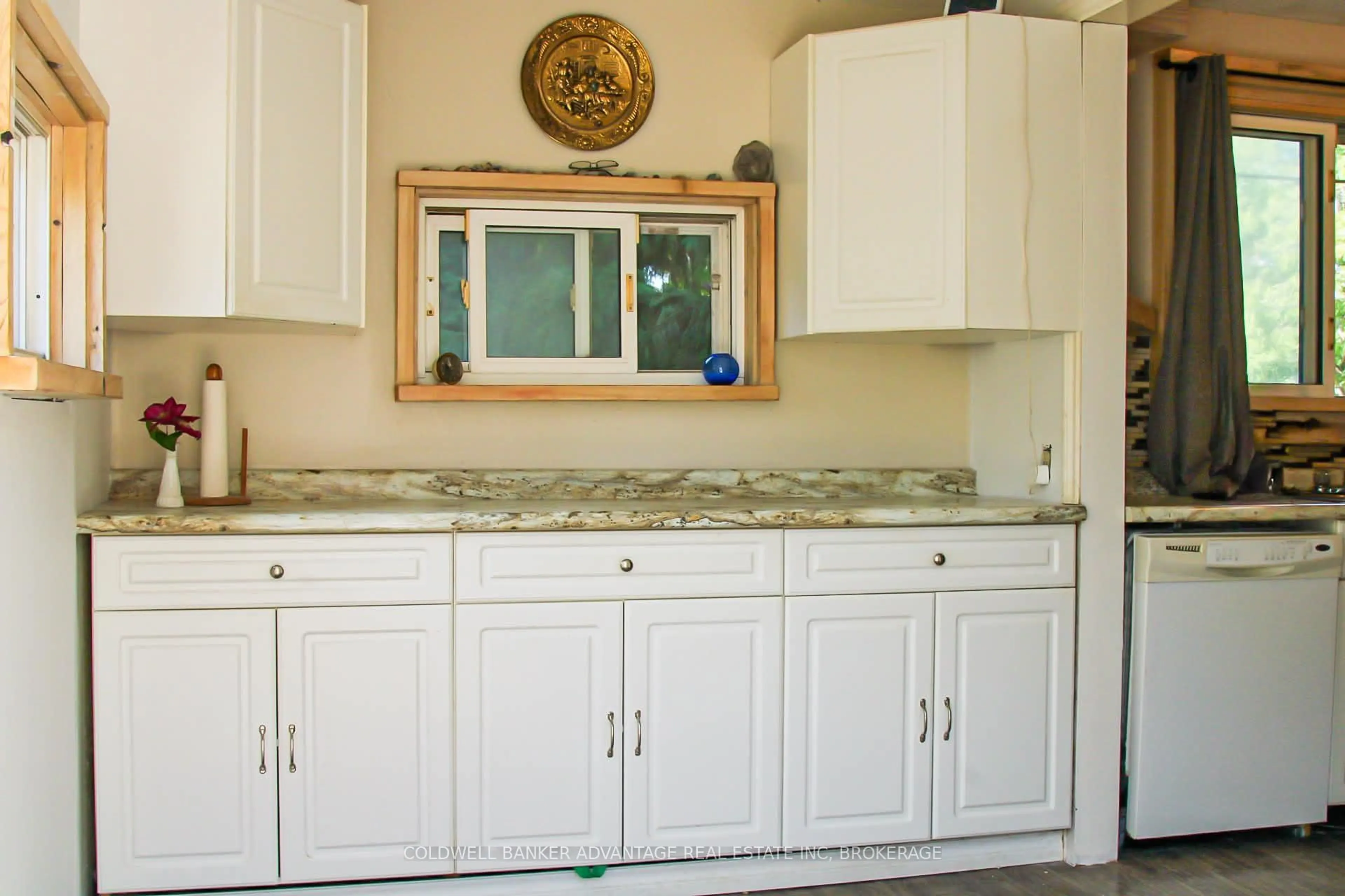 Standard kitchen, ceramic/tile floor for 40 Ramey Ave, Port Colborne Ontario L3K 2L3