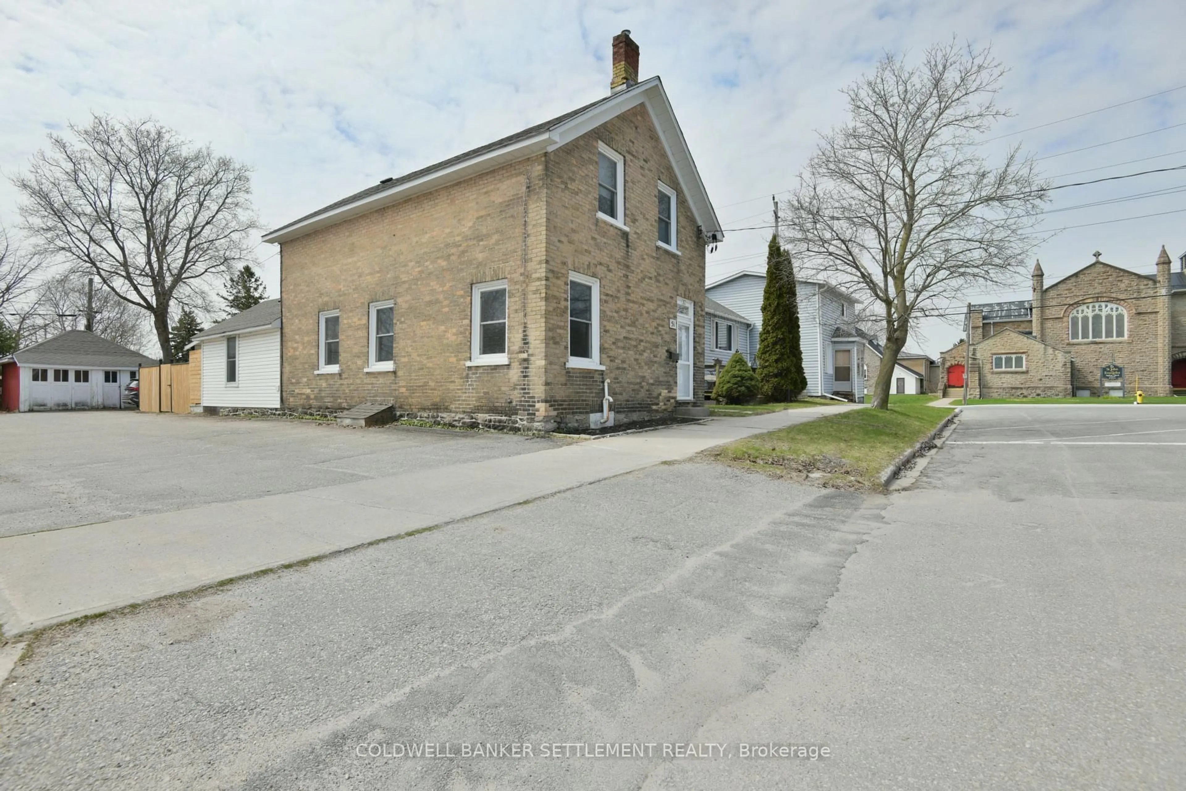 A pic from outside/outdoor area/front of a property/back of a property/a pic from drone, street for 51 Main St, Smiths Falls Ontario K7A 1M7