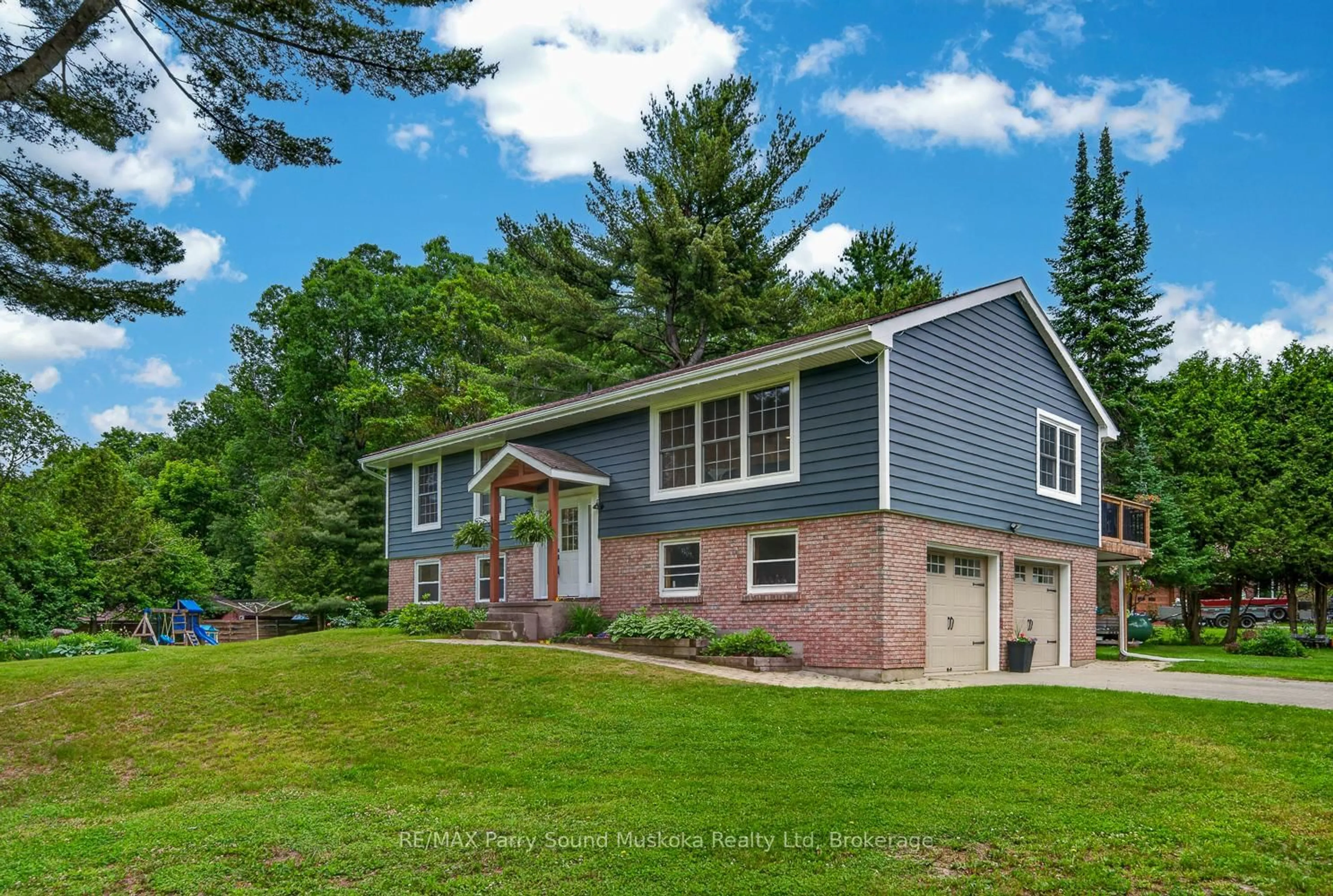 Home with vinyl exterior material, unknown for 109 North Rd, McDougall Ontario P2A 2W9
