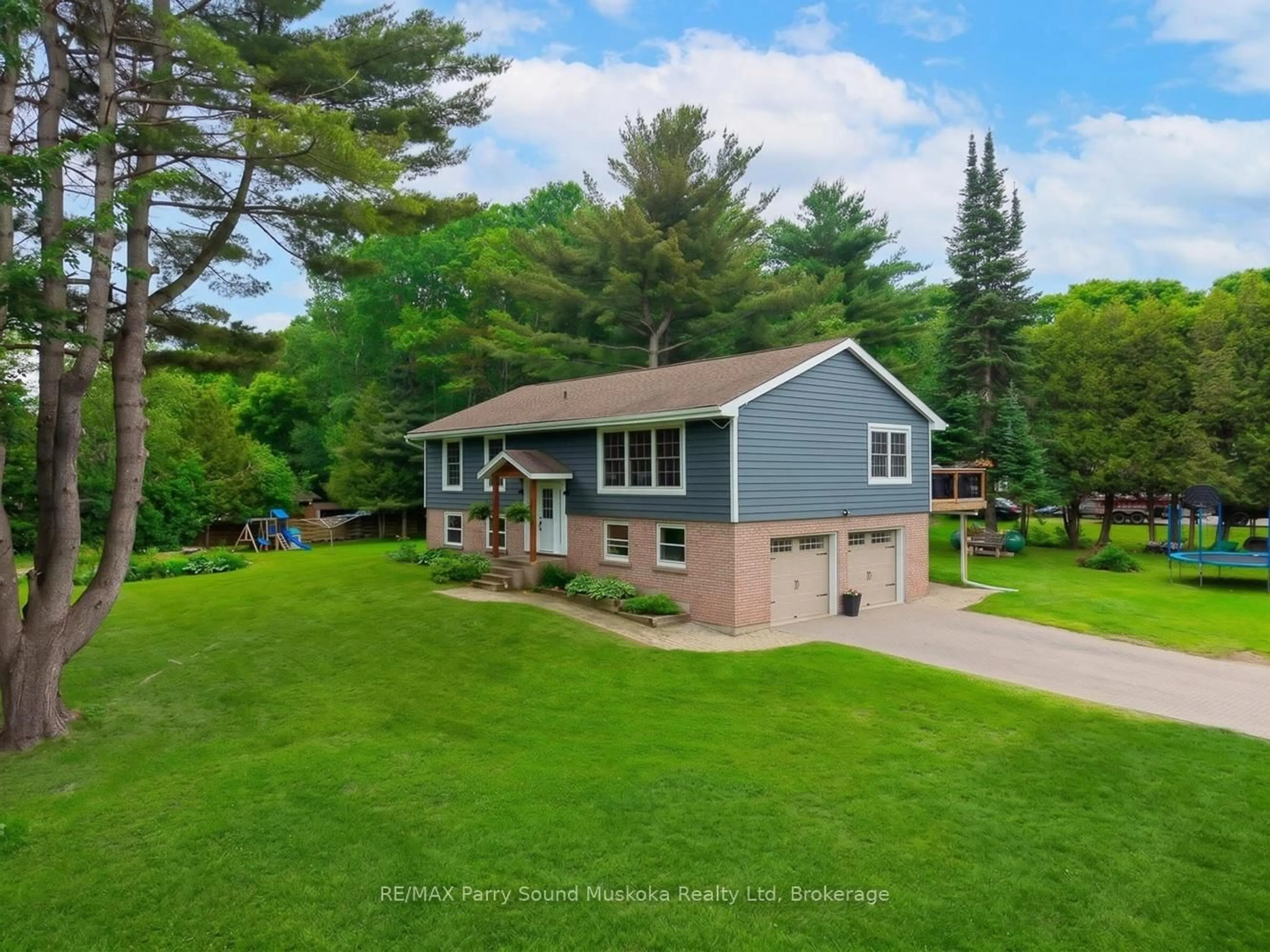 A pic from outside/outdoor area/front of a property/back of a property/a pic from drone, unknown for 109 North Rd, McDougall Ontario P2A 2W9