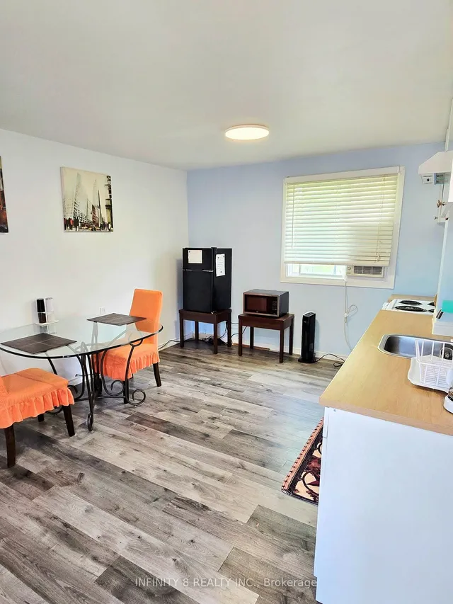 100 Louth St, St. Catharines 5