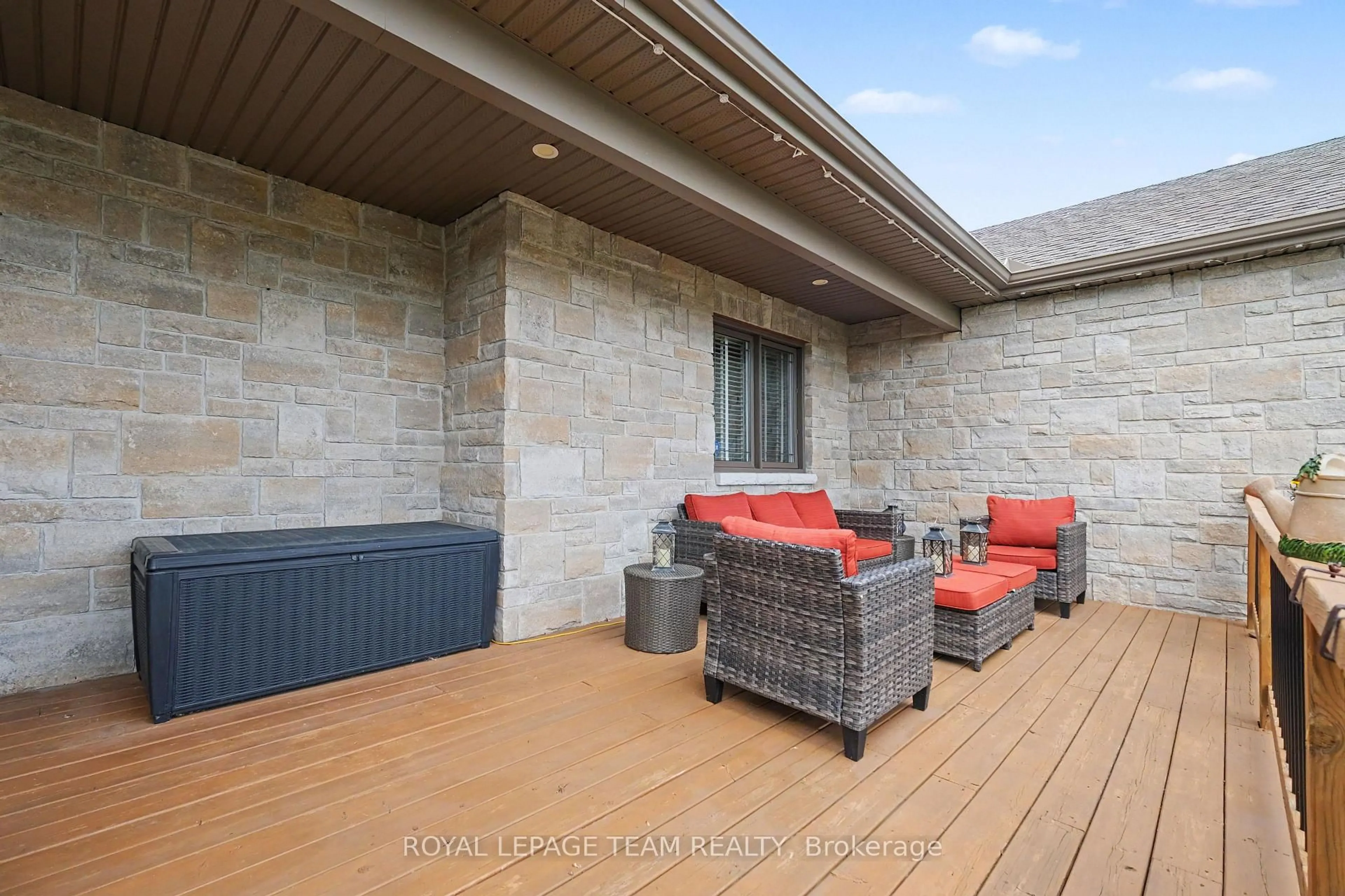 Patio, street for 265 Starlight Pl, Ashton Ontario K0A 1B0