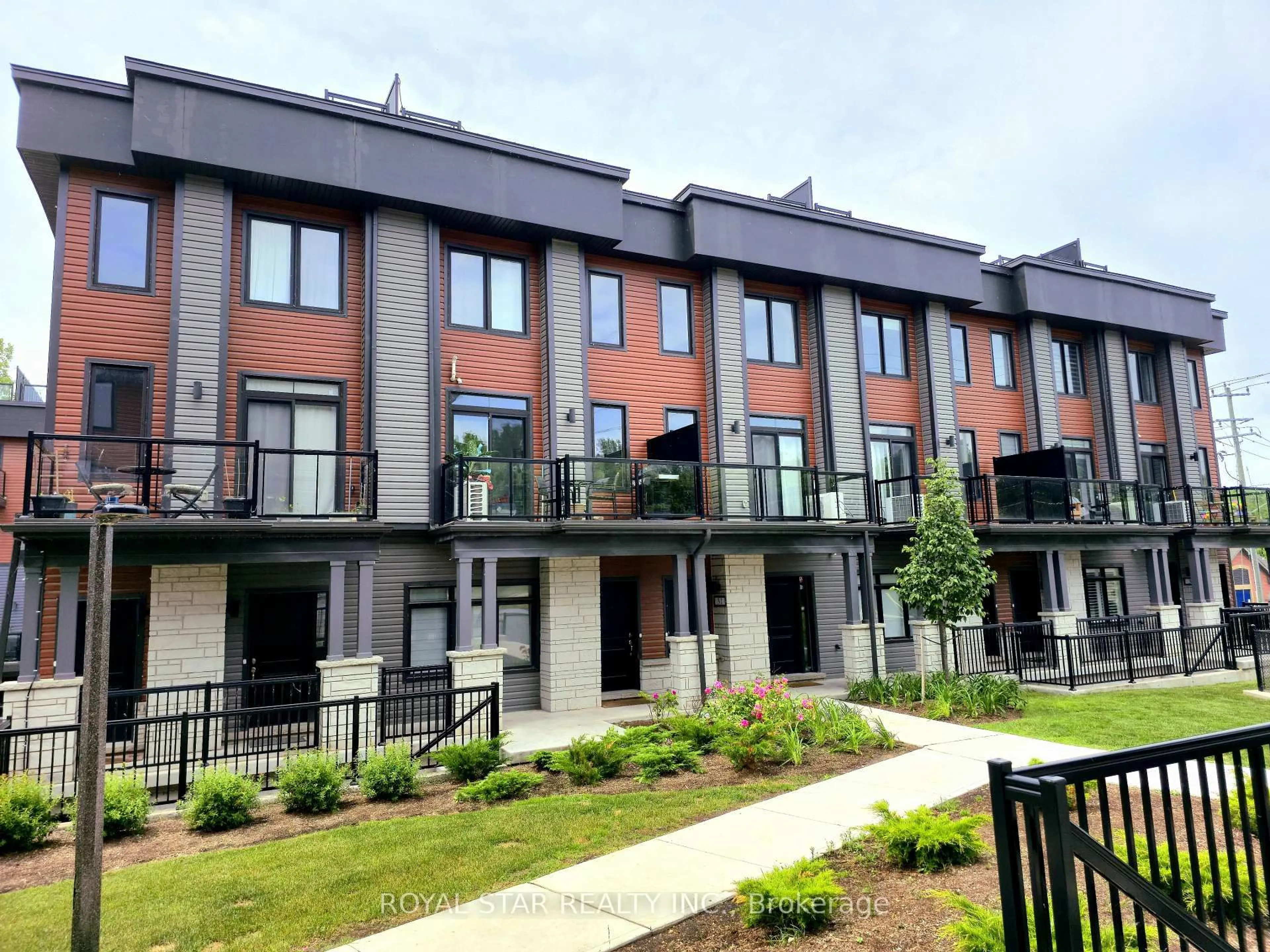 A pic from outside/outdoor area/front of a property/back of a property/a pic from drone, street for 2 Willow St #33, Brant Ontario M3L 0K7