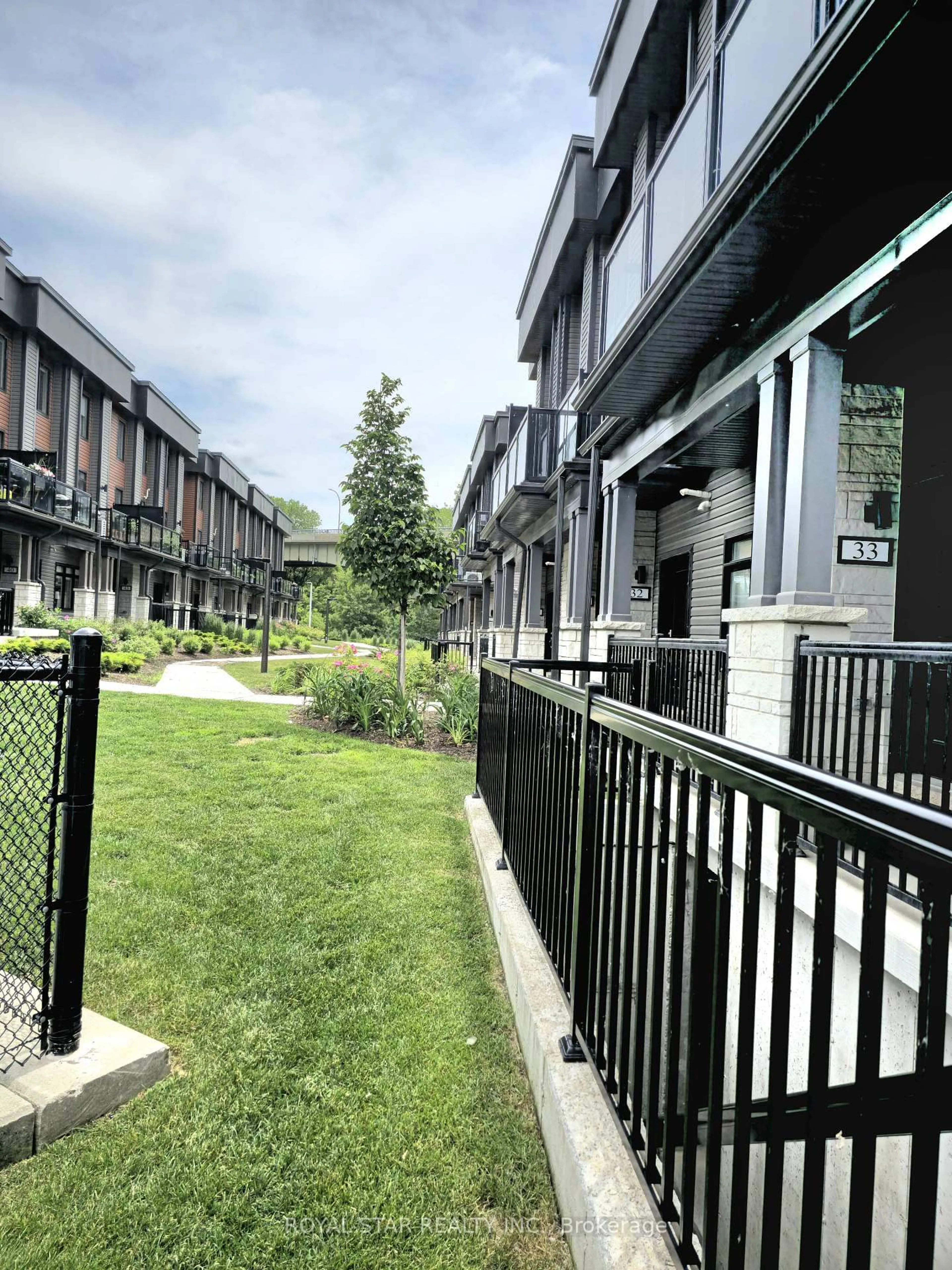 Patio, street for 2 Willow St #33, Brant Ontario M3L 0K7