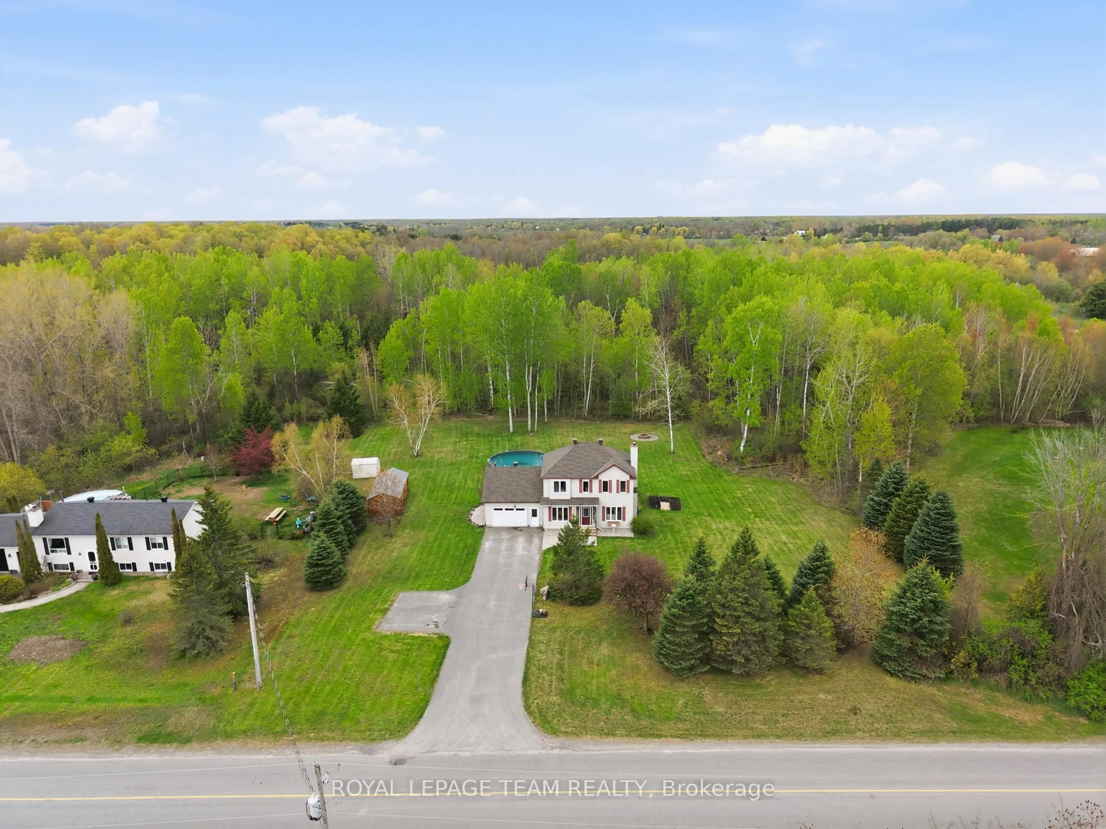 A pic from outside/outdoor area/front of a property/back of a property/a pic from drone, unknown for 480 Dennison Rd, North Grenville Ontario K0G 1J0