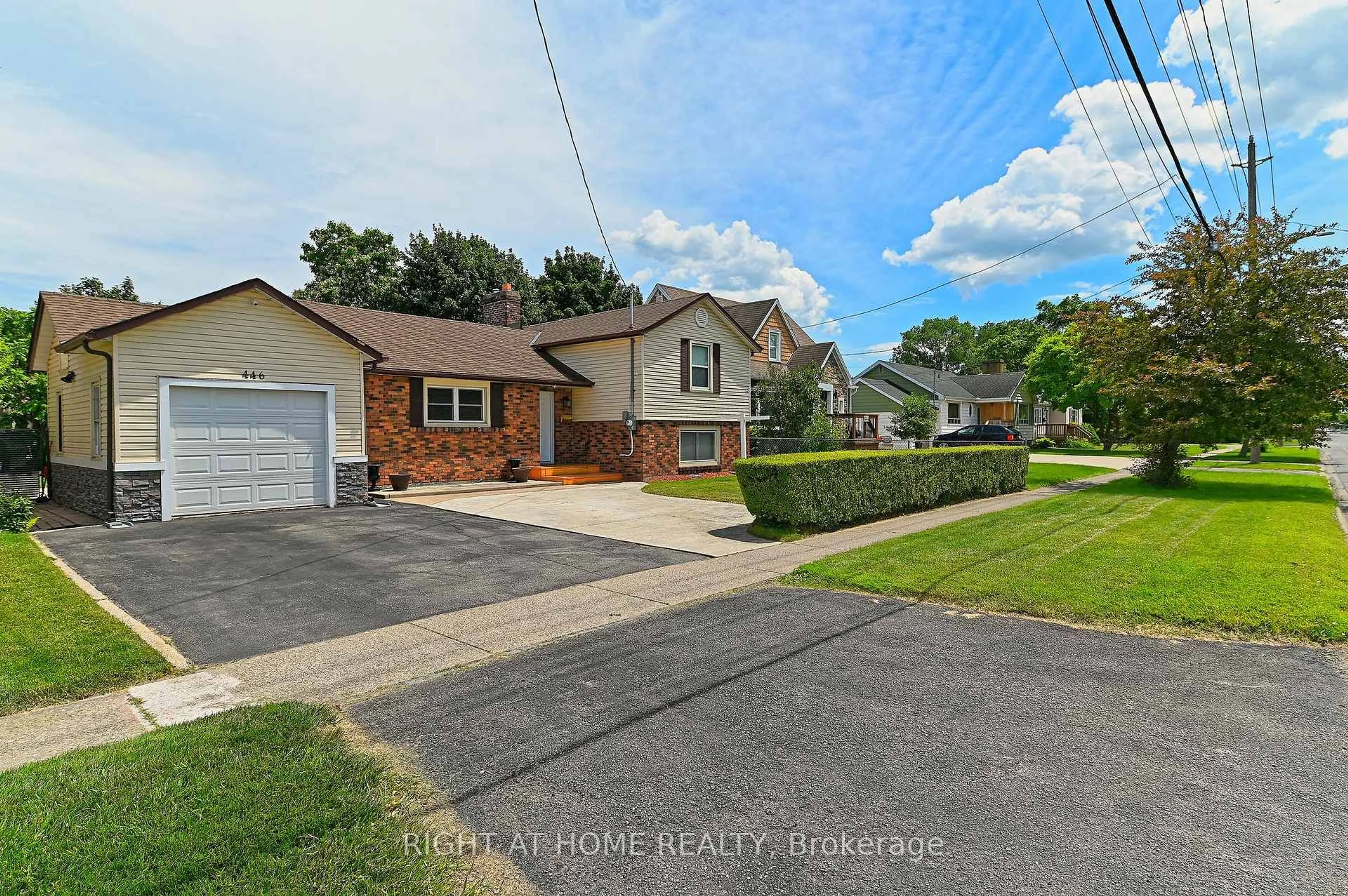 A pic from outside/outdoor area/front of a property/back of a property/a pic from drone, street for 446 Geneva St, St. Catharines Ontario L2N 2H3