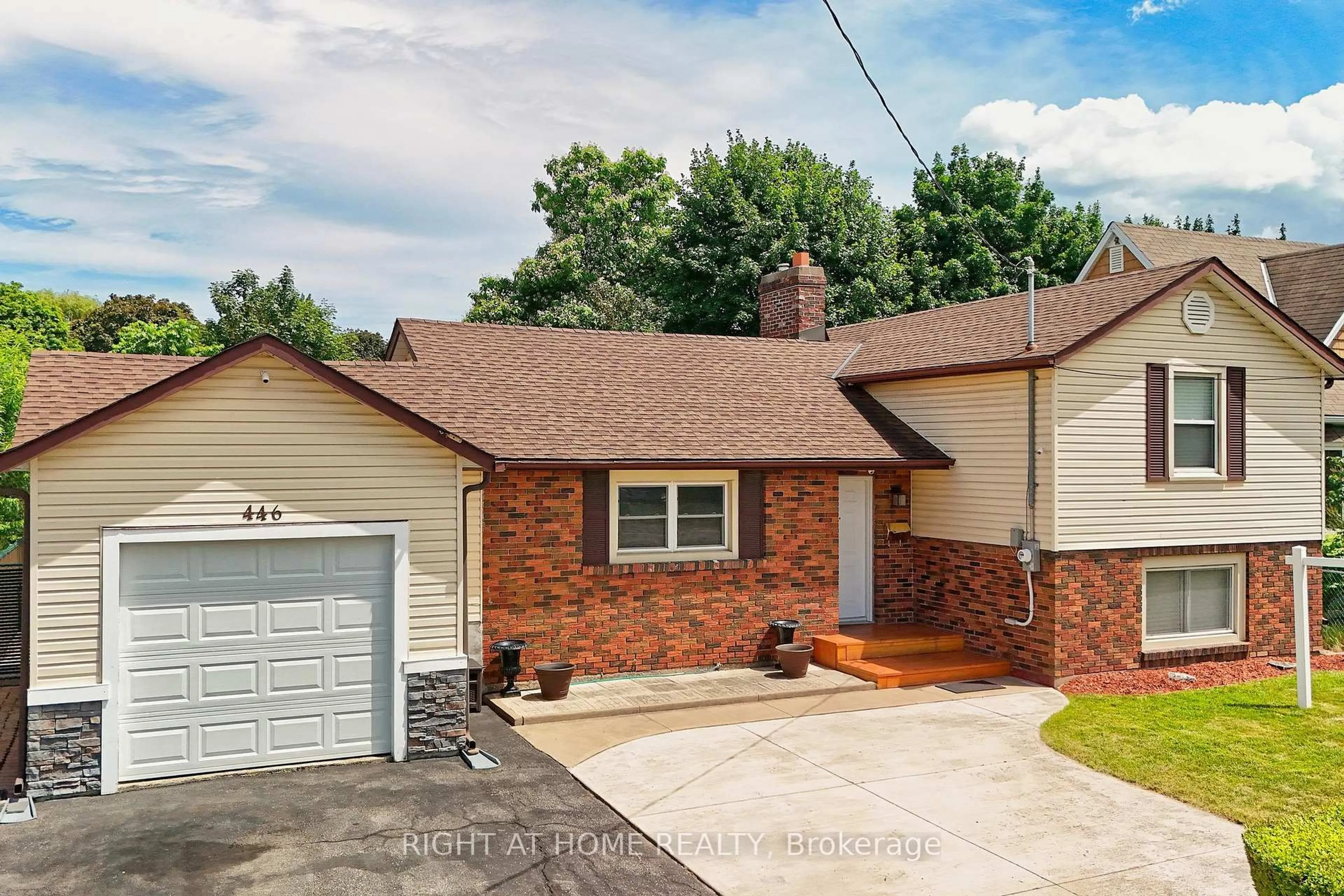 Unknown for 446 Geneva St, St. Catharines Ontario L2N 2H3