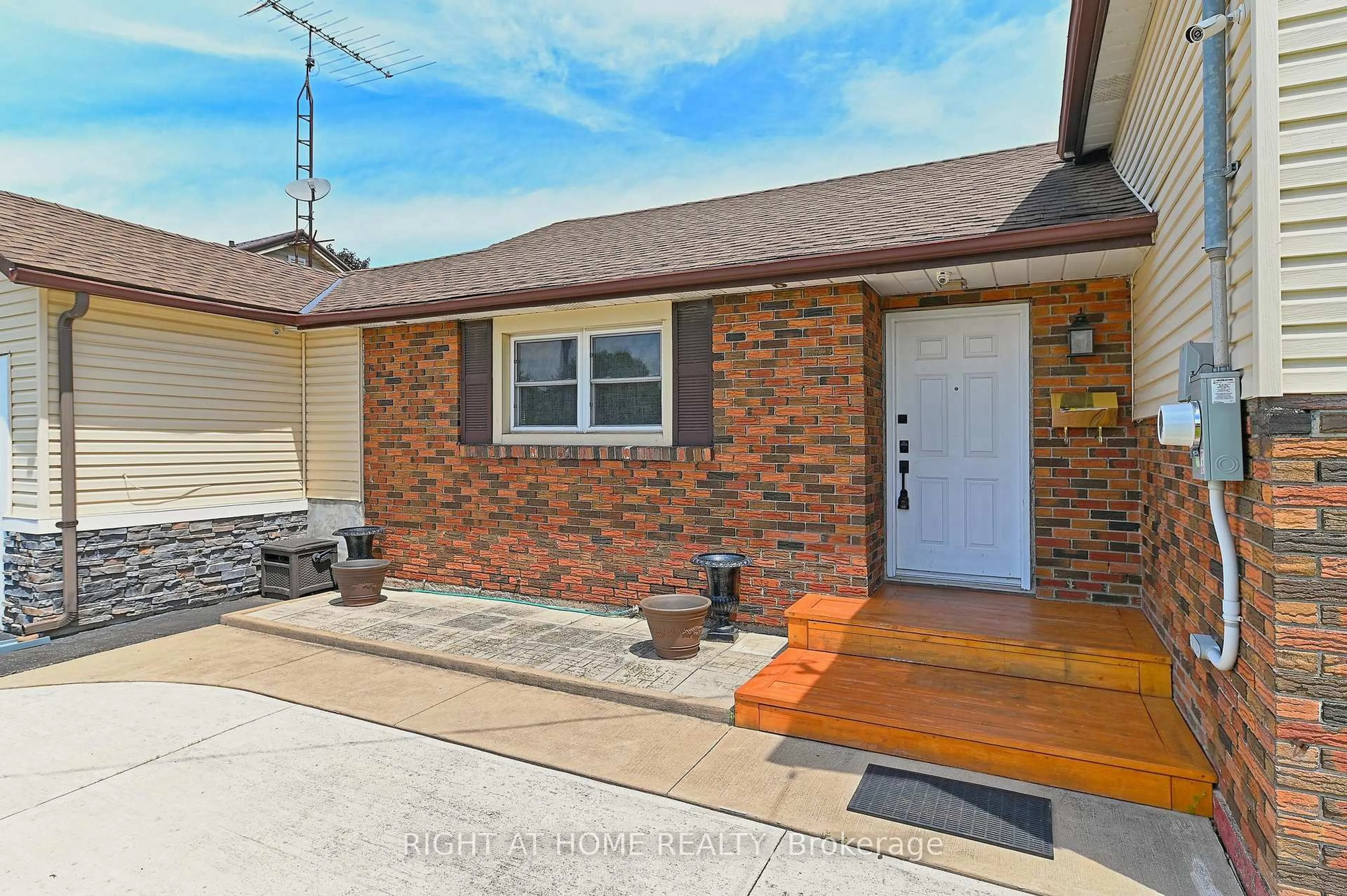 Home with brick exterior material, street for 446 Geneva St, St. Catharines Ontario L2N 2H3