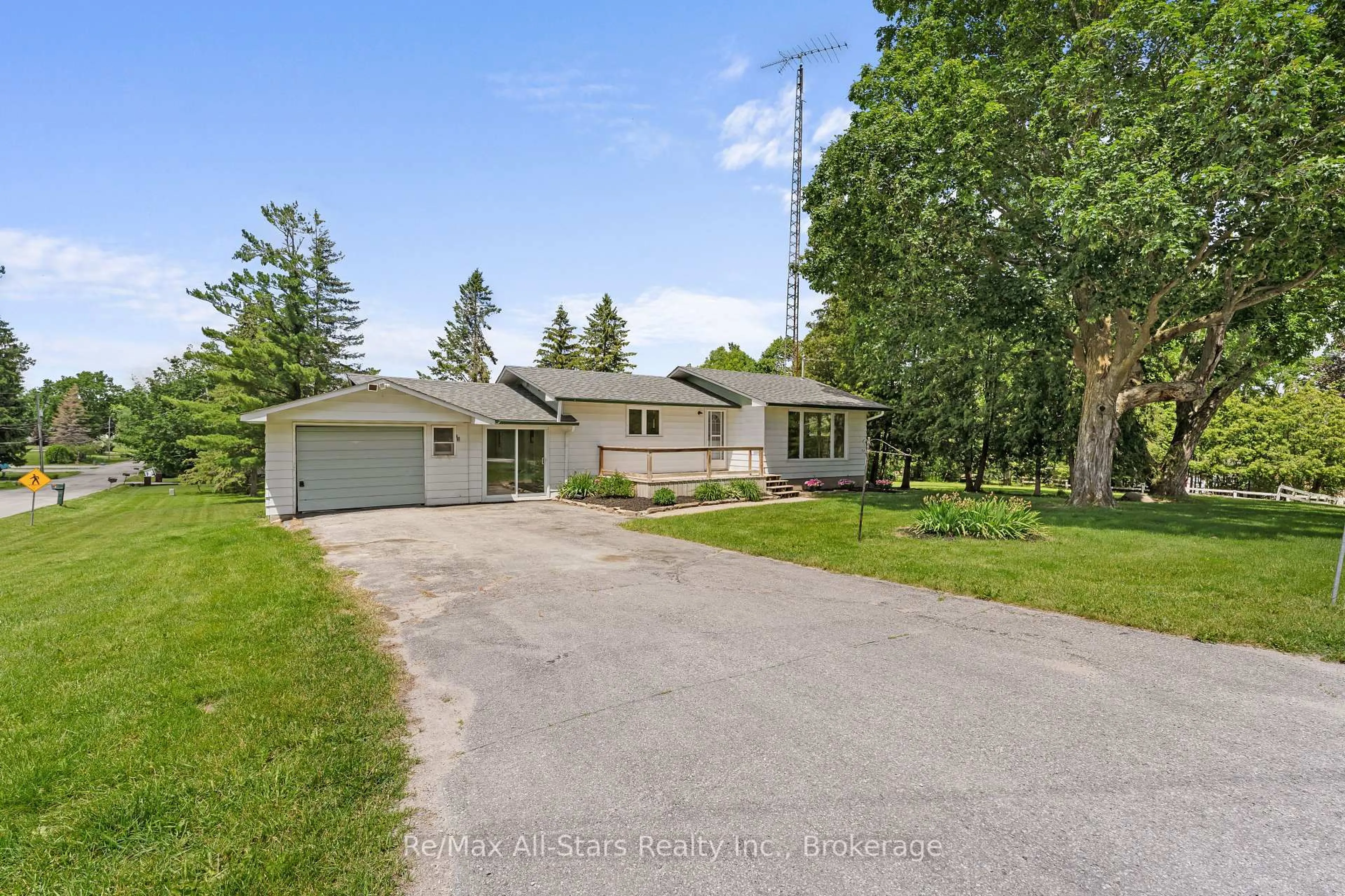 A pic from outside/outdoor area/front of a property/back of a property/a pic from drone, street for 309 Kenrei Rd, Kawartha Lakes Ontario K9V 4R1