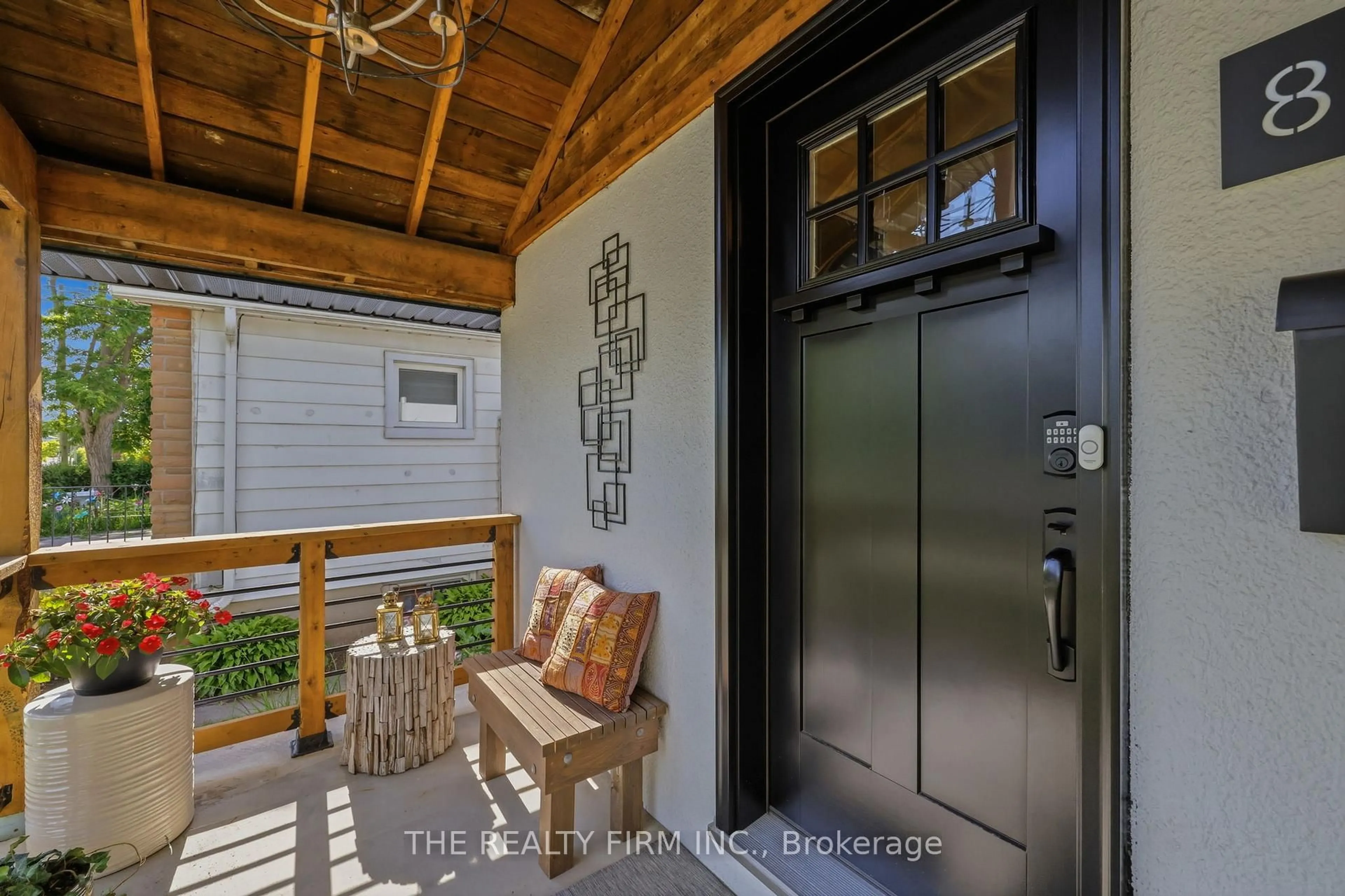 Indoor entryway for 8 Briscoe St, London South Ontario N6J 1L8