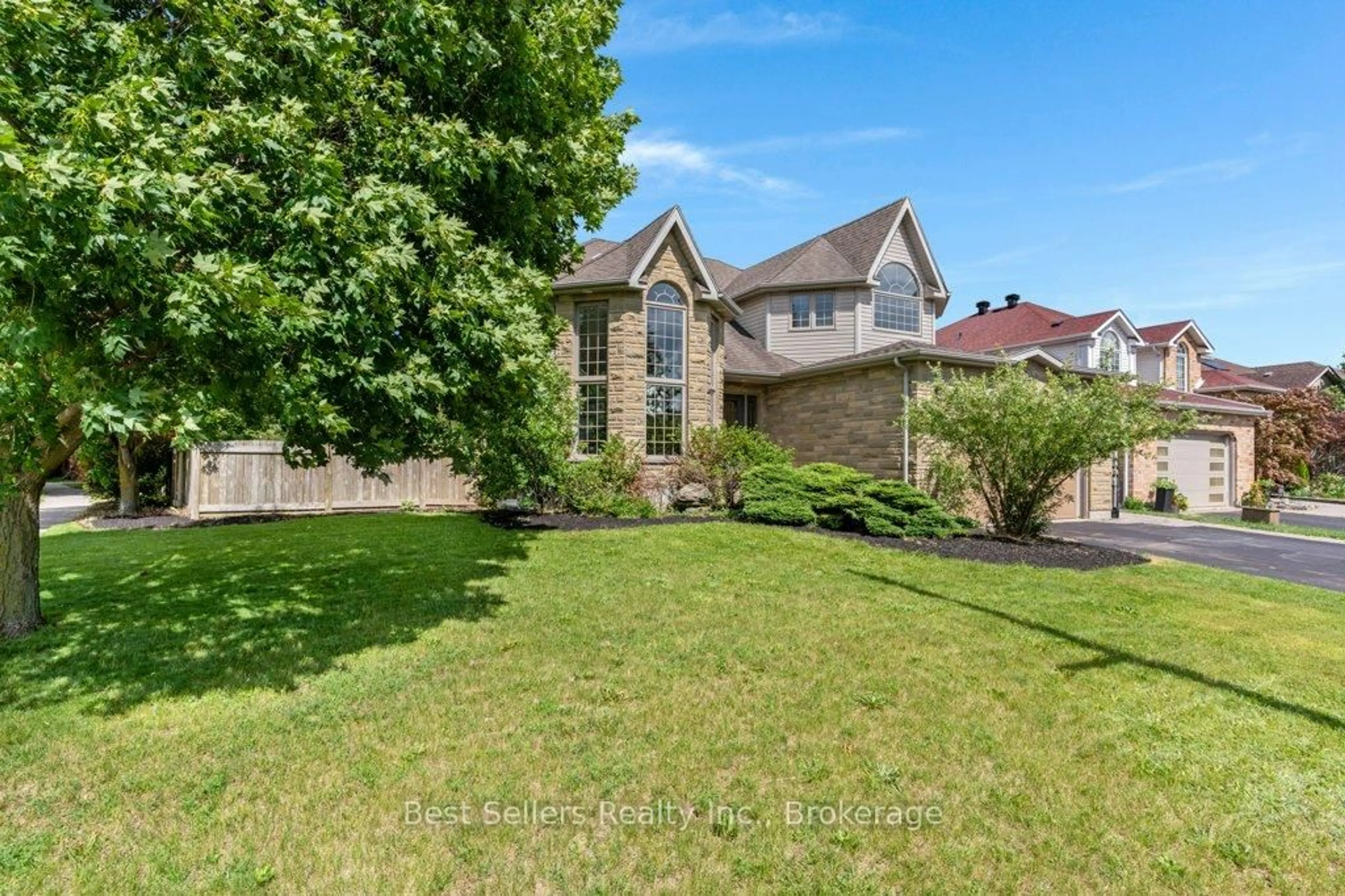 A pic from outside/outdoor area/front of a property/back of a property/a pic from drone, street for 25 AMALIA Cres, Guelph Ontario N1L 1L2