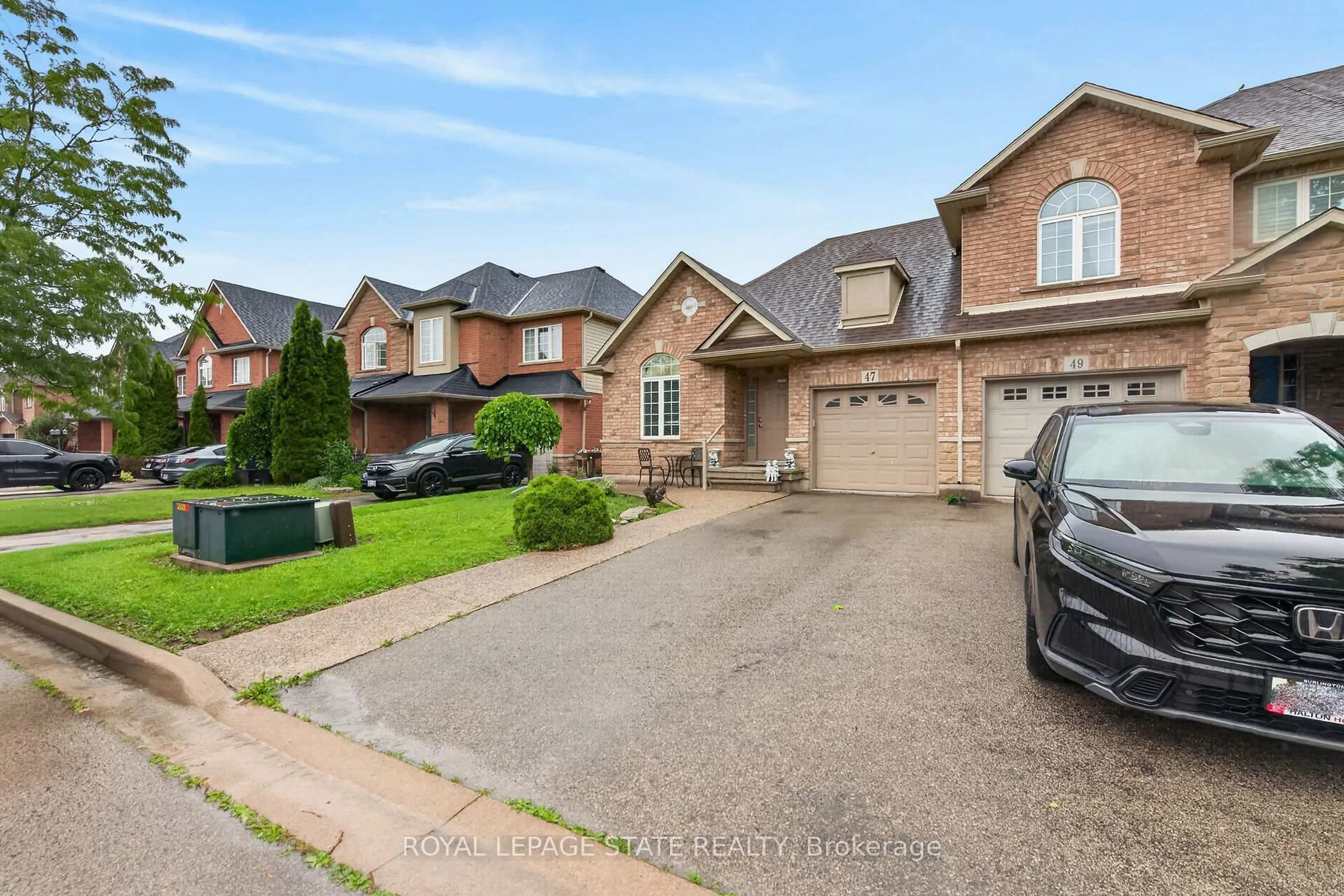 A pic from outside/outdoor area/front of a property/back of a property/a pic from drone, street for 47 Hannon Cres, Hamilton Ontario L0R 1P0