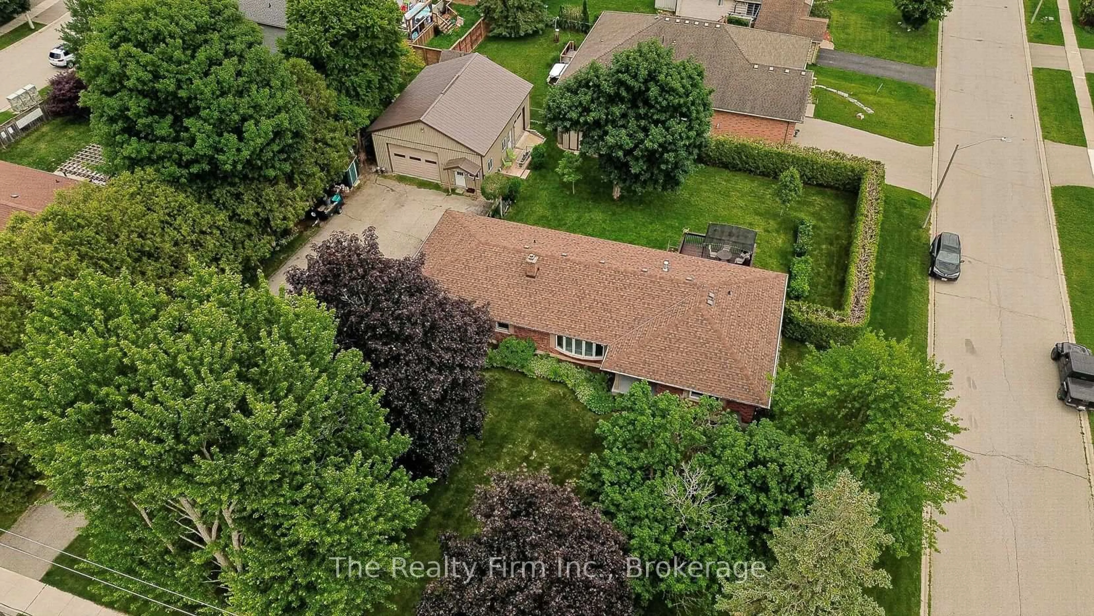 A pic from outside/outdoor area/front of a property/back of a property/a pic from drone, street for 71 North Town Line, Ingersoll Ontario N5C 2S6