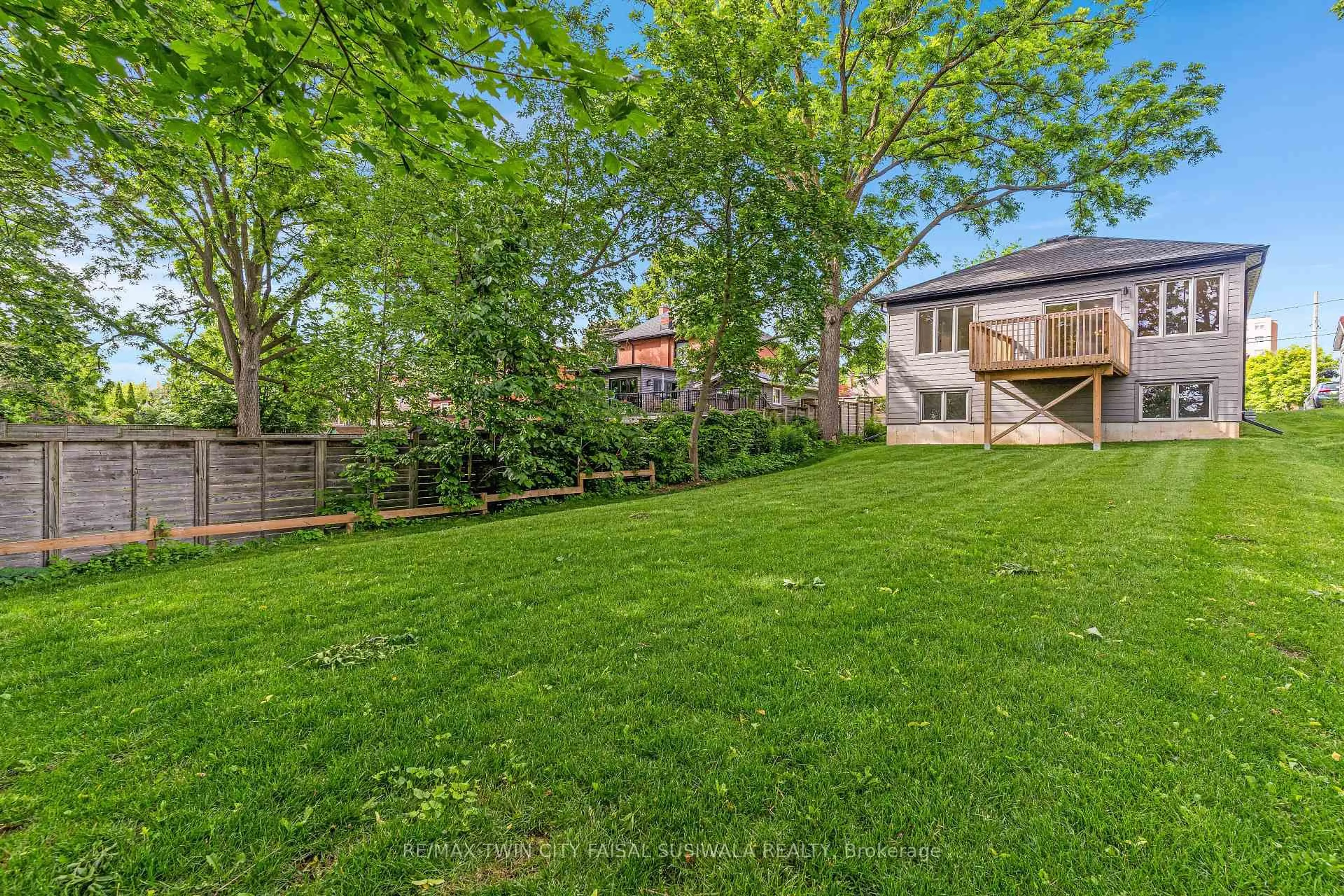Patio, street for 1188 QUEENSTON Rd, Cambridge Ontario N3H 3K9