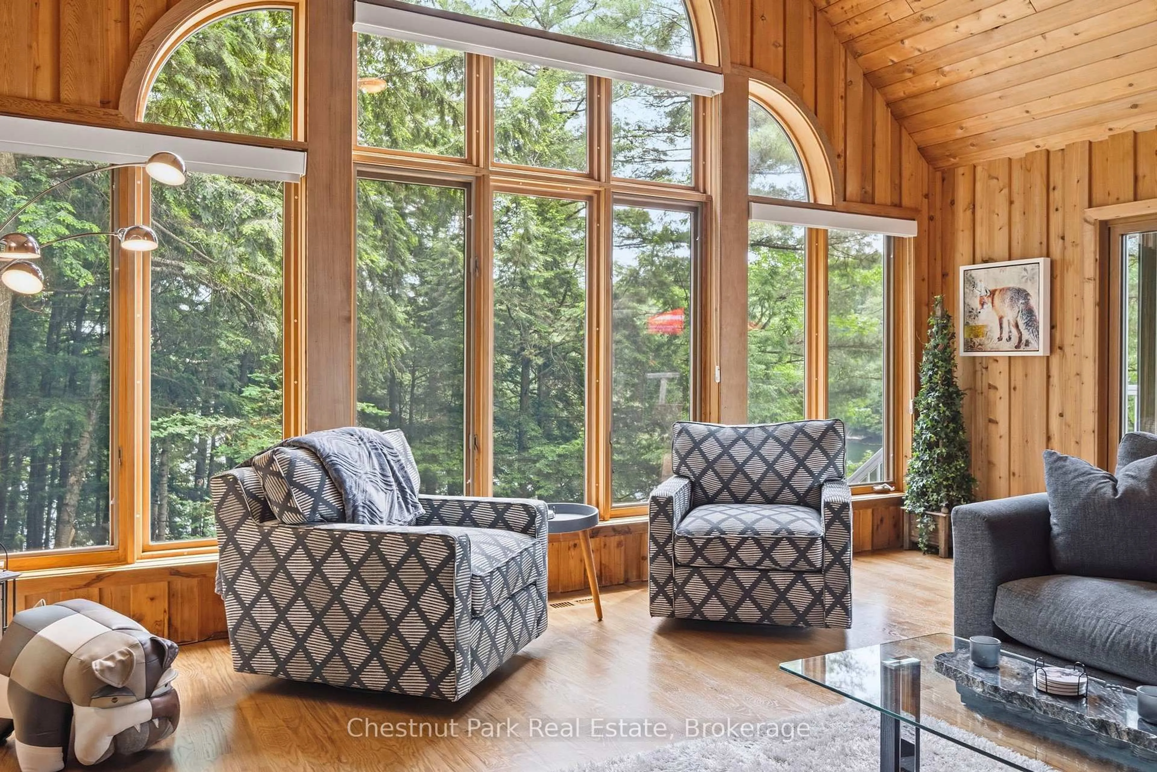 Living room with furniture, unknown for 1077 HAMILLS POINT Rd, Muskoka Lakes Ontario P0B 1J0