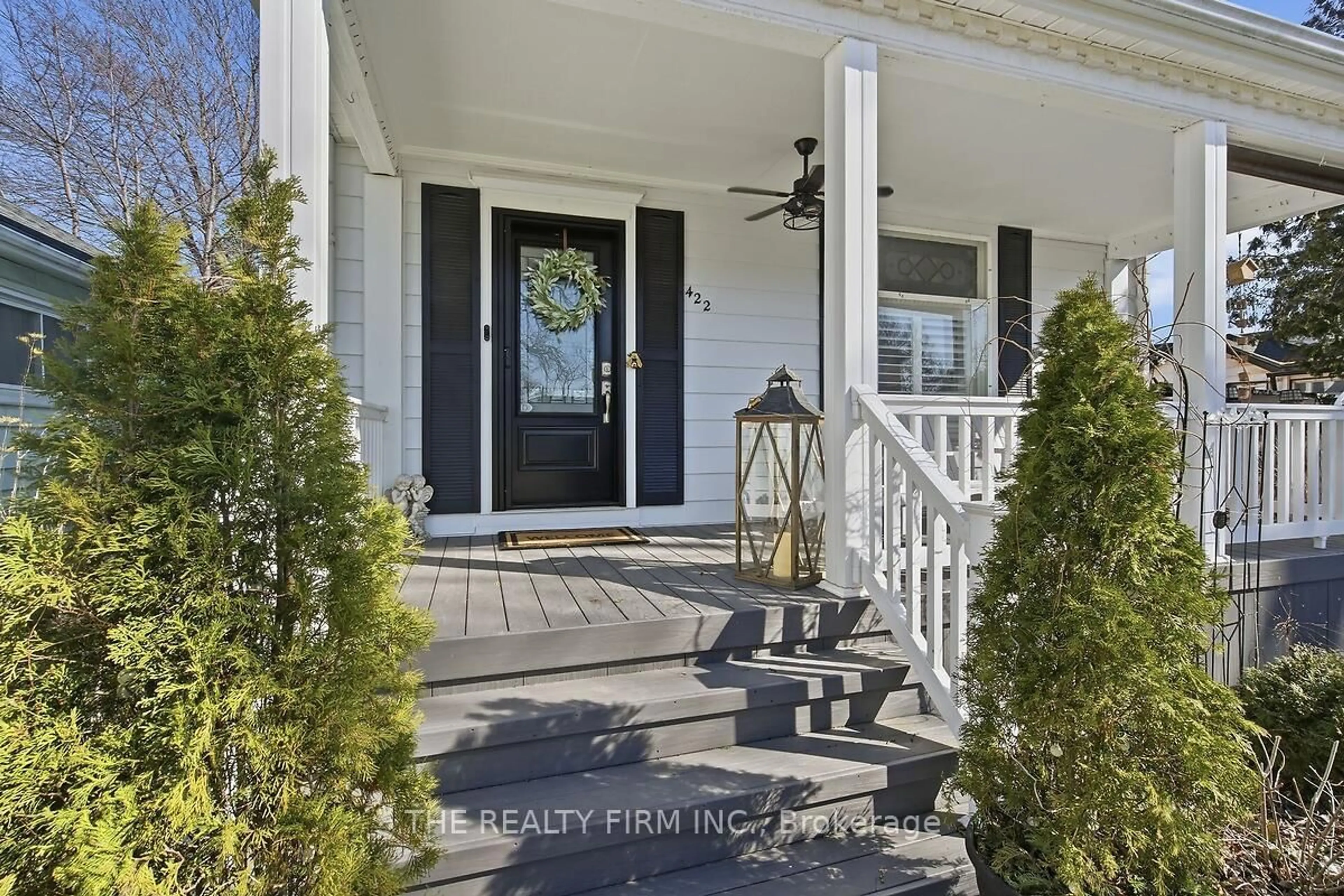 Indoor entryway for 422 Greenfield St, Petrolia Ontario N0N 1R0