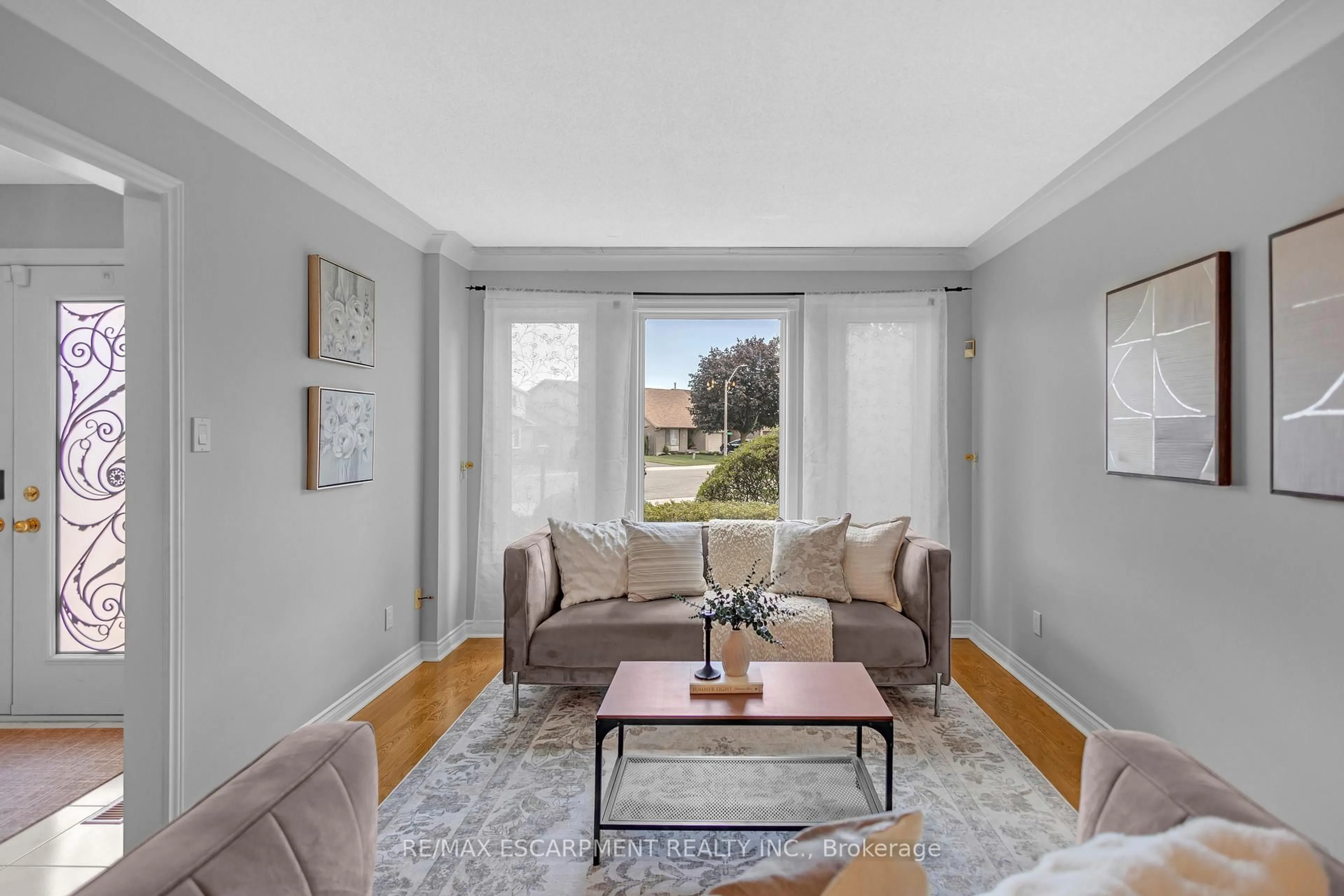 Living room with furniture, unknown for 489 Acadia Dr, Hamilton Ontario L8W 3A3