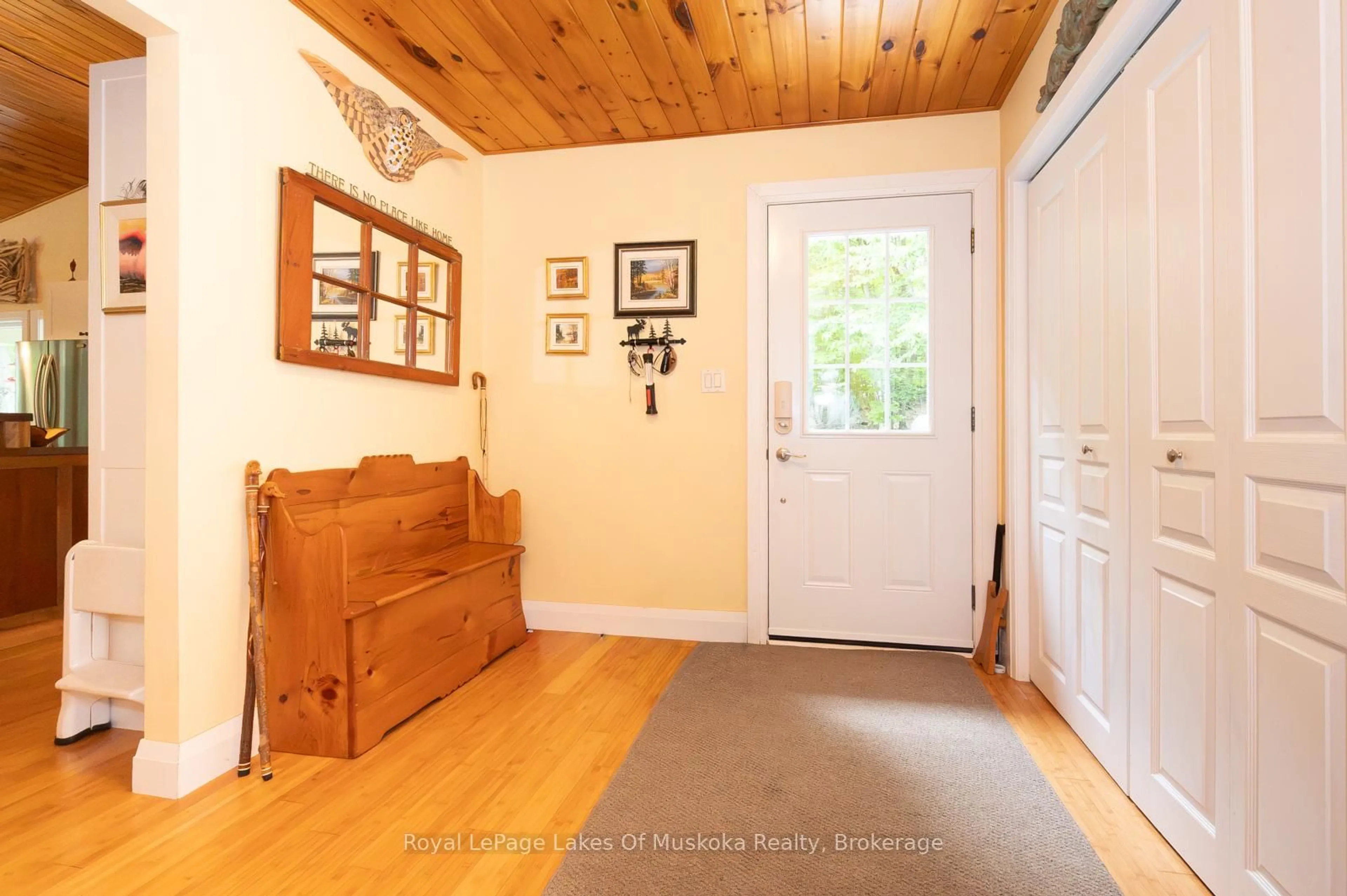 Indoor entryway for 4325 Stisted Rd, McMurrich/Monteith Ontario P0A 1Y0