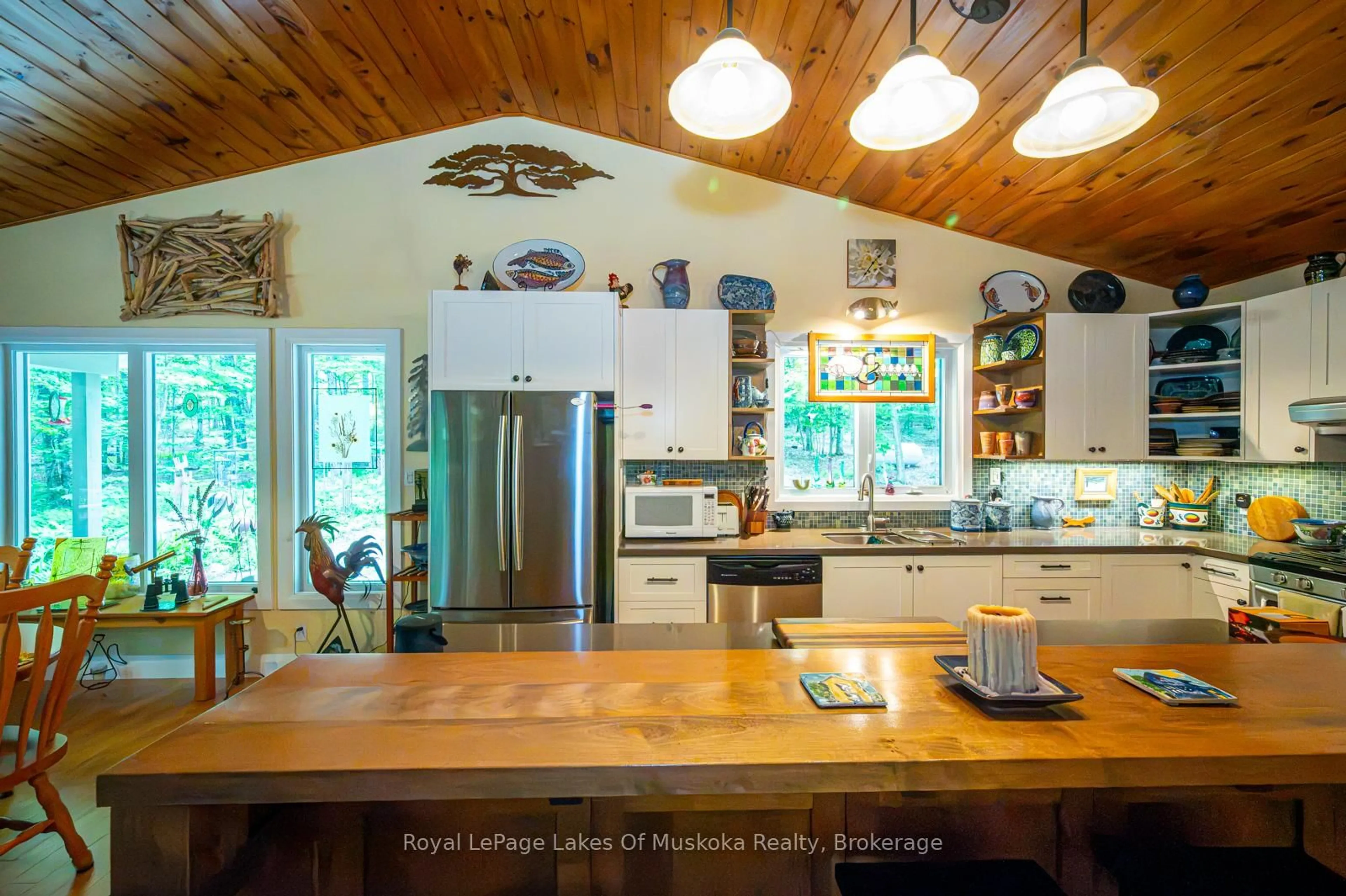 Open concept kitchen, ceramic/tile floor for 4325 Stisted Rd, McMurrich/Monteith Ontario P0A 1Y0