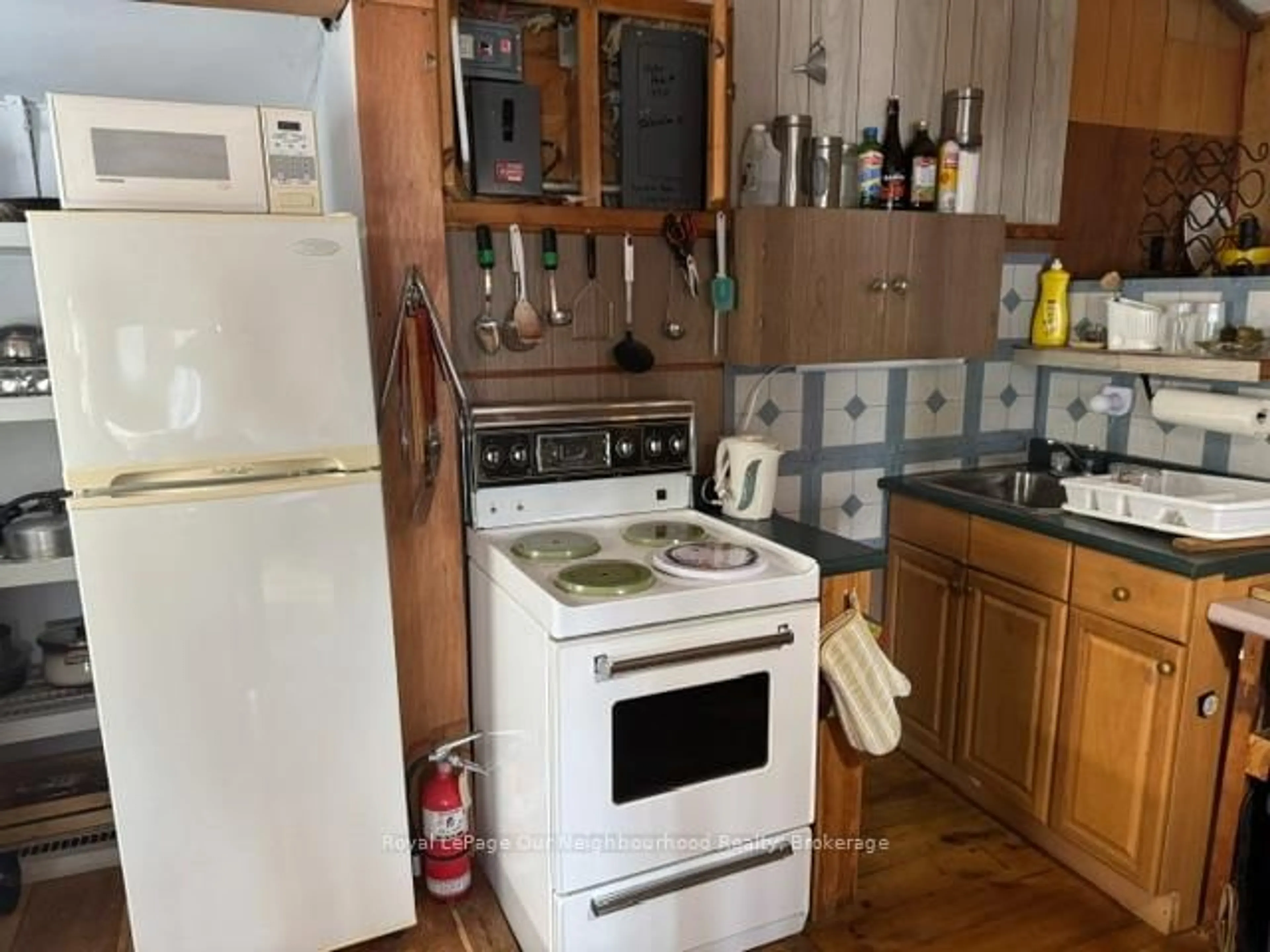 Standard kitchen, unknown for 16 Is 12 Cordova Lk Island, Havelock-Belmont-Methuen Ontario K0L 1Z0