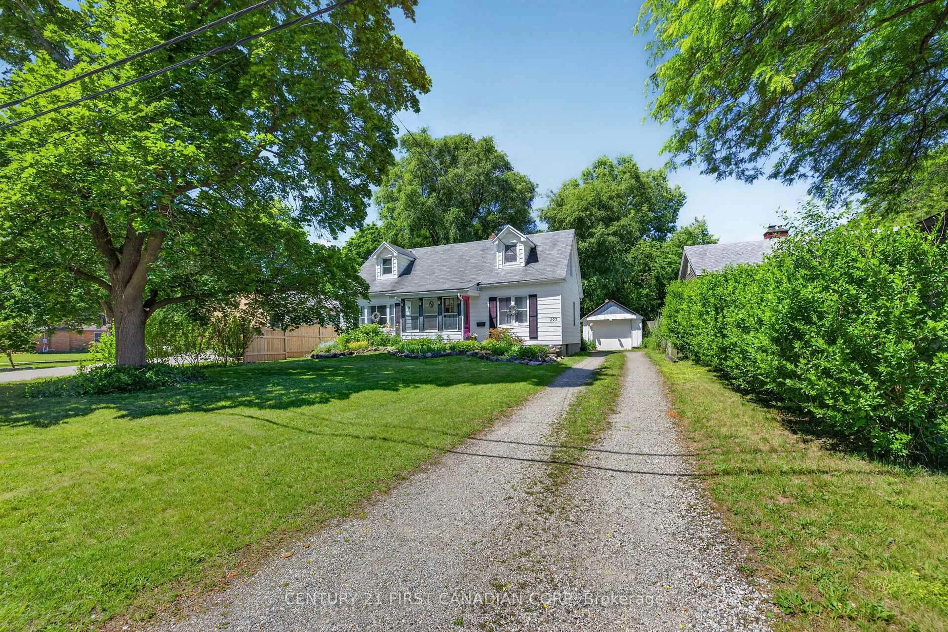 A pic from outside/outdoor area/front of a property/back of a property/a pic from drone, street for 297 Stephen St, London South Ontario N6K 2M9