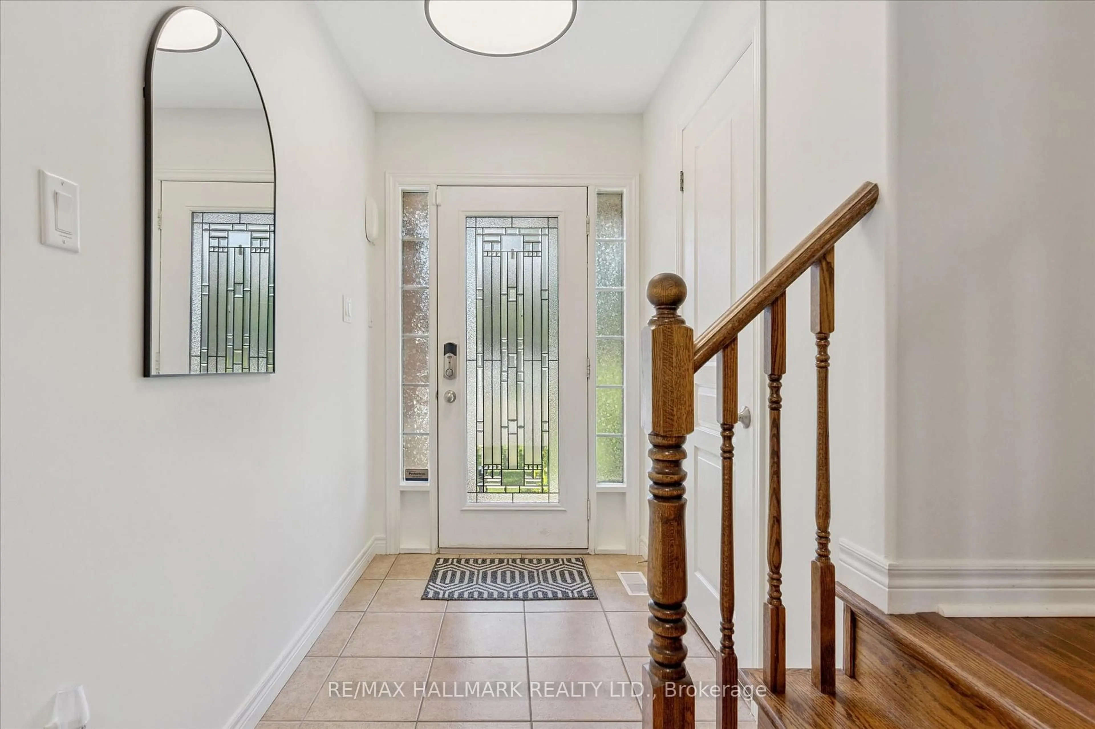 Indoor entryway for 114 Donald Bell Dr, Hamilton Ontario L0R 1C0