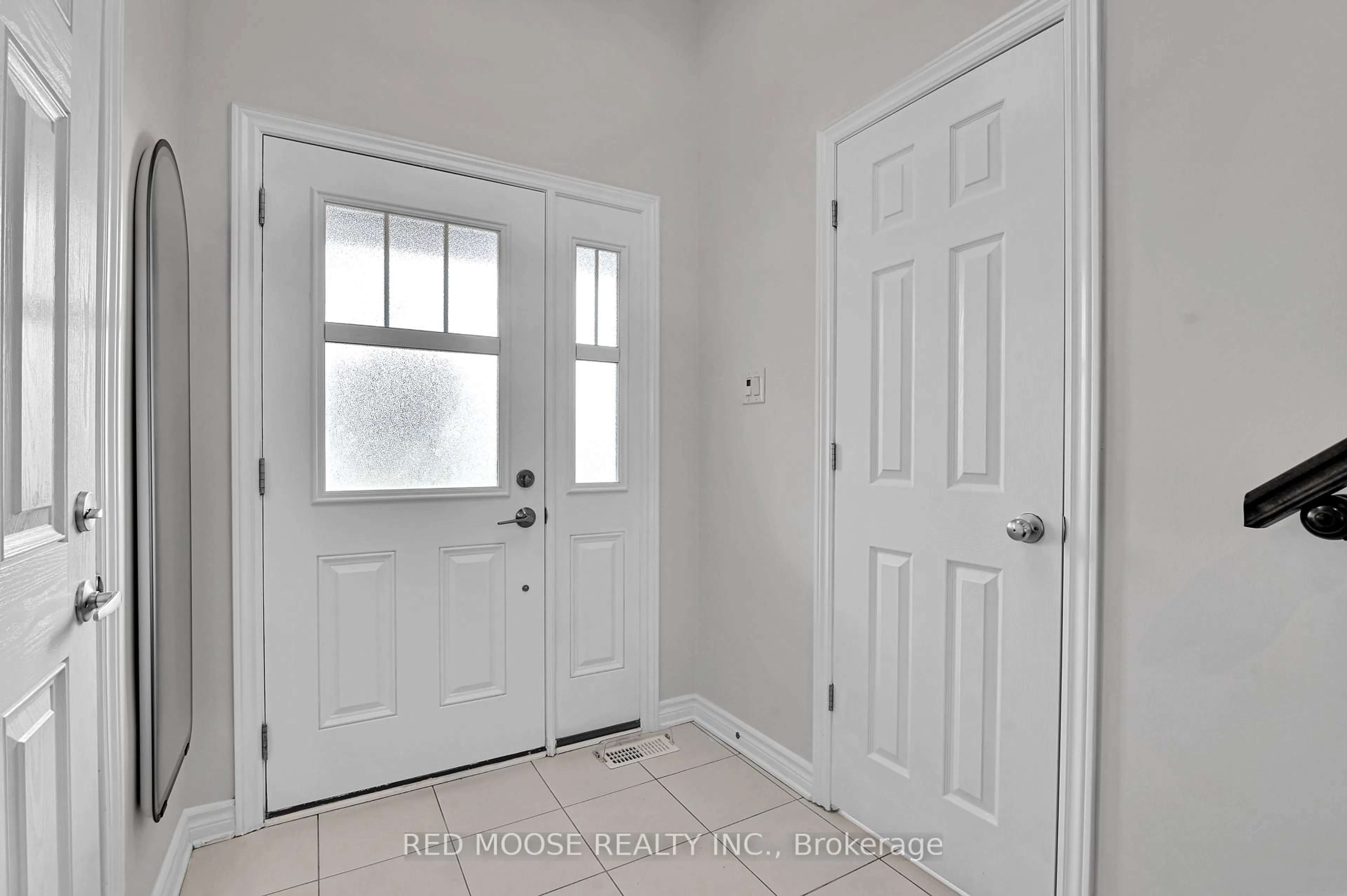 Indoor entryway for 99 Calvington Ave, Ottawa Ontario K2T 0H7