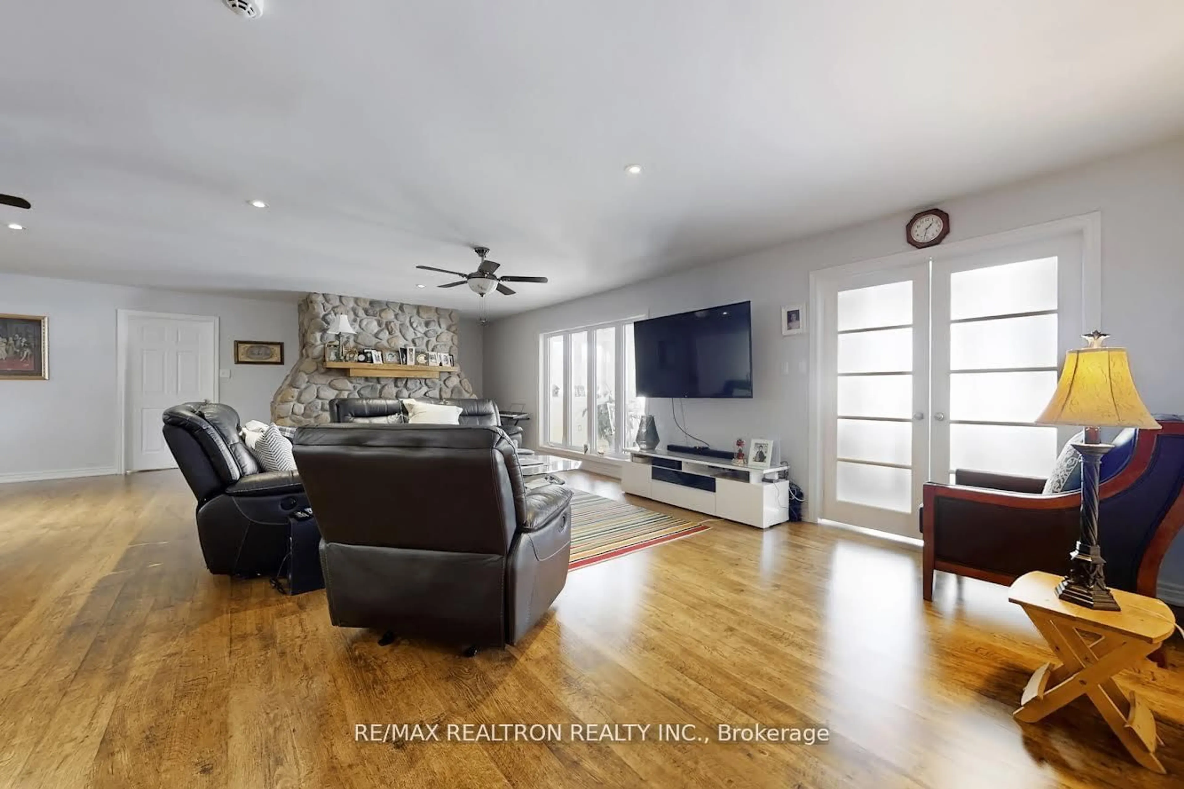 Living room with furniture, wood/laminate floor for 709 Roland Rd, Pelham Ontario L0S 1C0