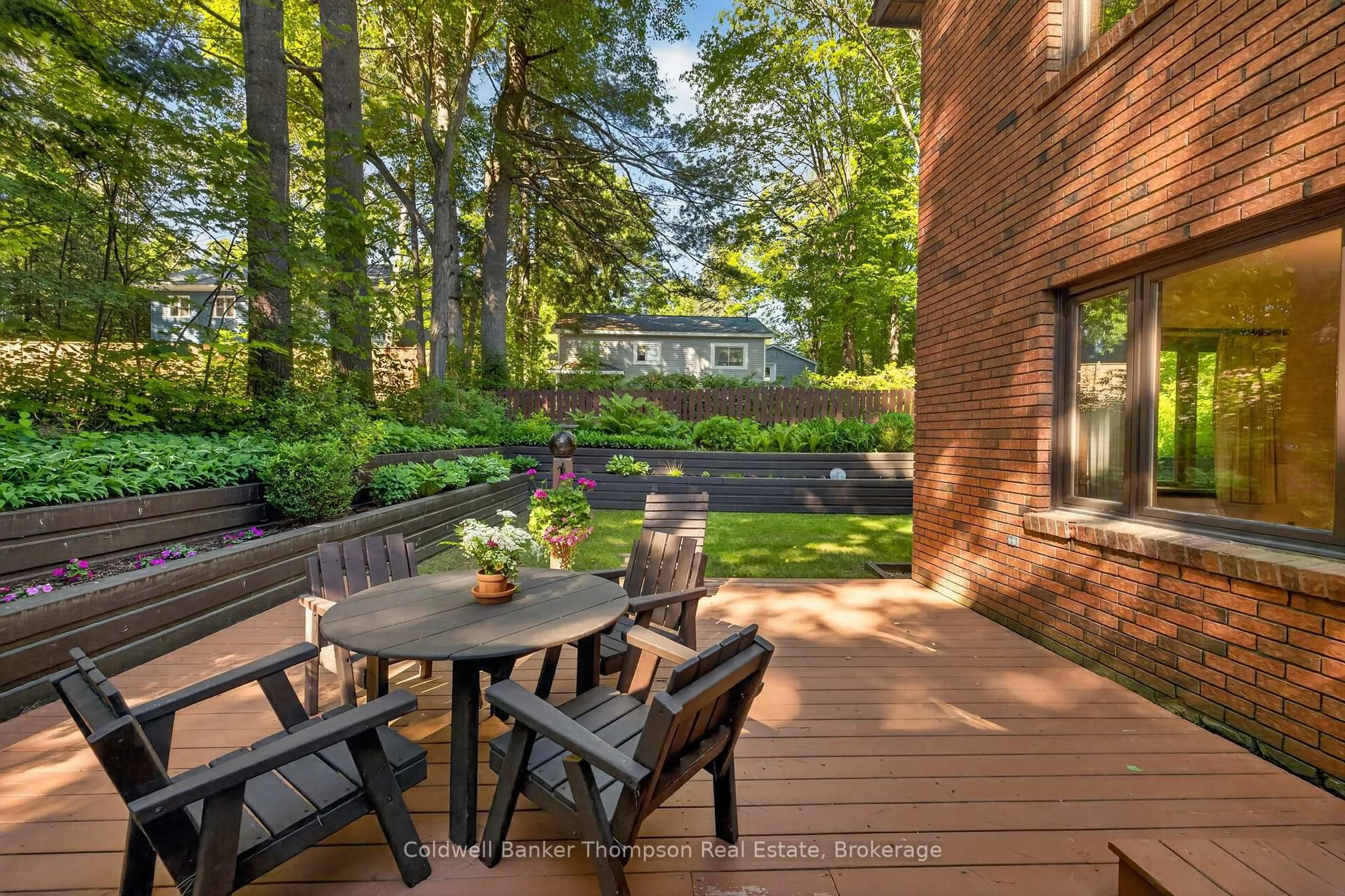 Patio, forest/trees view for 31 King St, Huntsville Ontario P1H 1X6