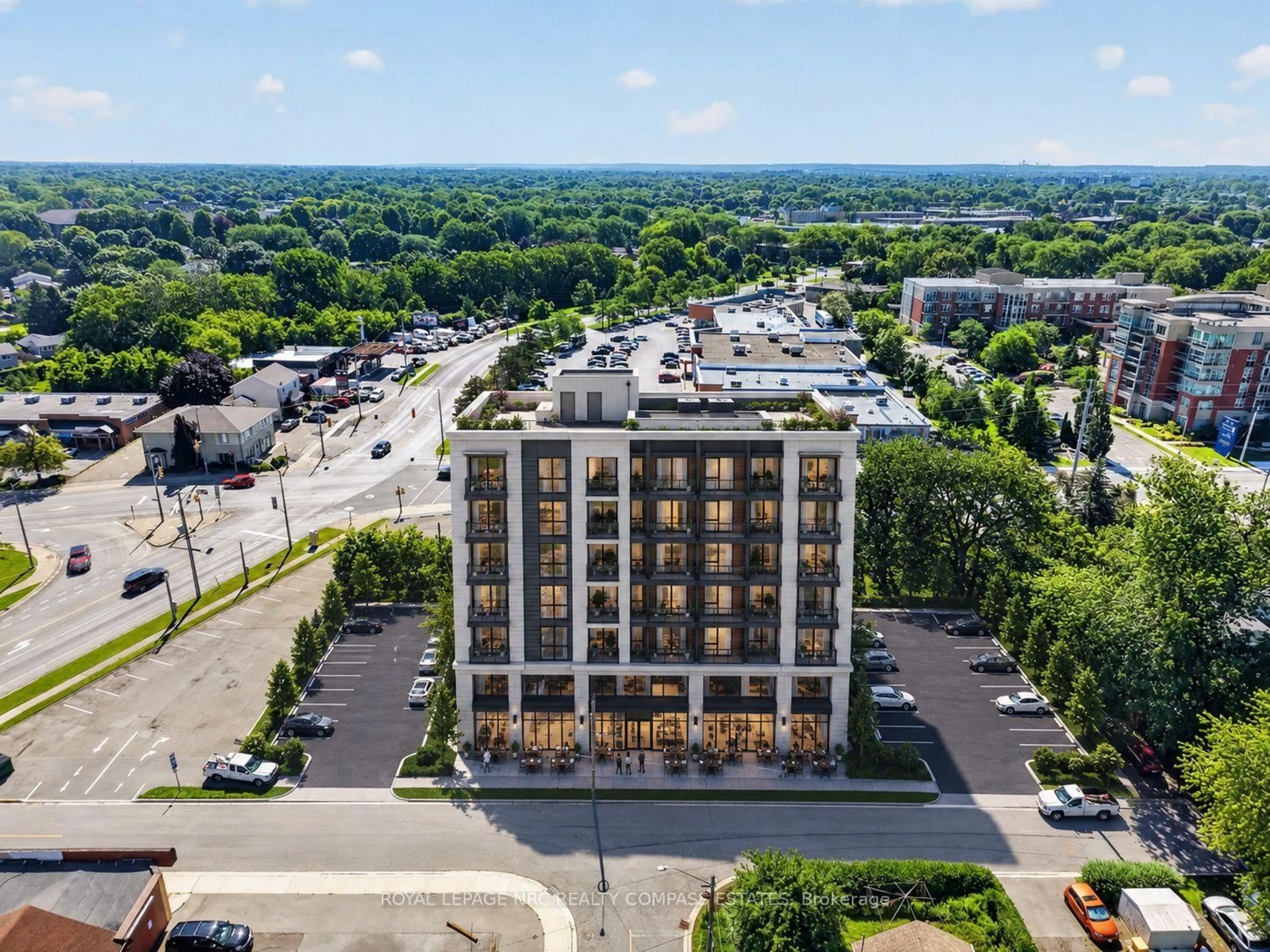 A pic from outside/outdoor area/front of a property/back of a property/a pic from drone, city buildings view from balcony for 589 Ontario St, St. Catharines Ontario L2N 4N9