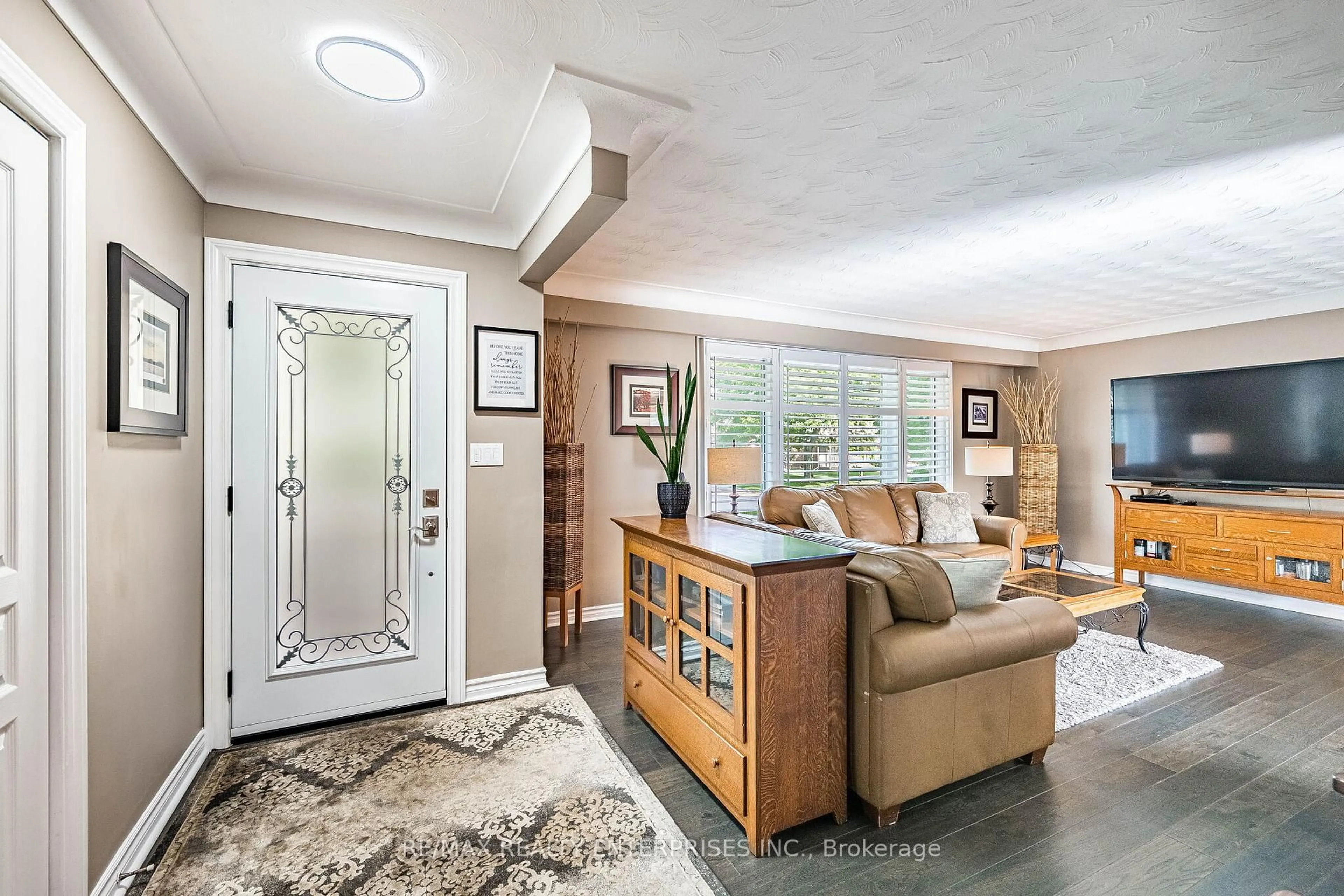 Indoor entryway for 19 Baker Rd, Grimsby Ontario L3M 2W4