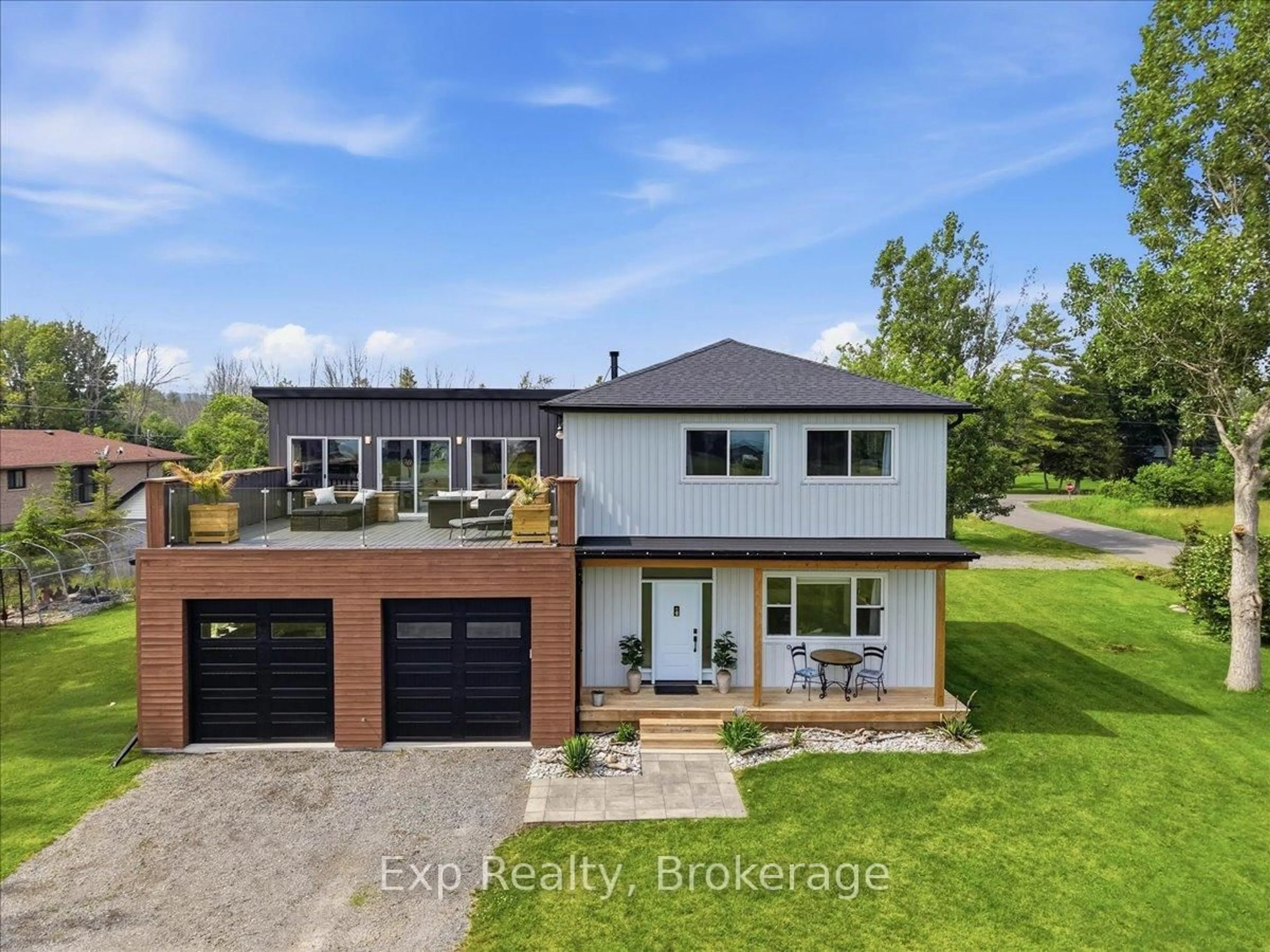 A pic from outside/outdoor area/front of a property/back of a property/a pic from drone, unknown for 27 Greenway Circ, Brighton Ontario K0K 1H0