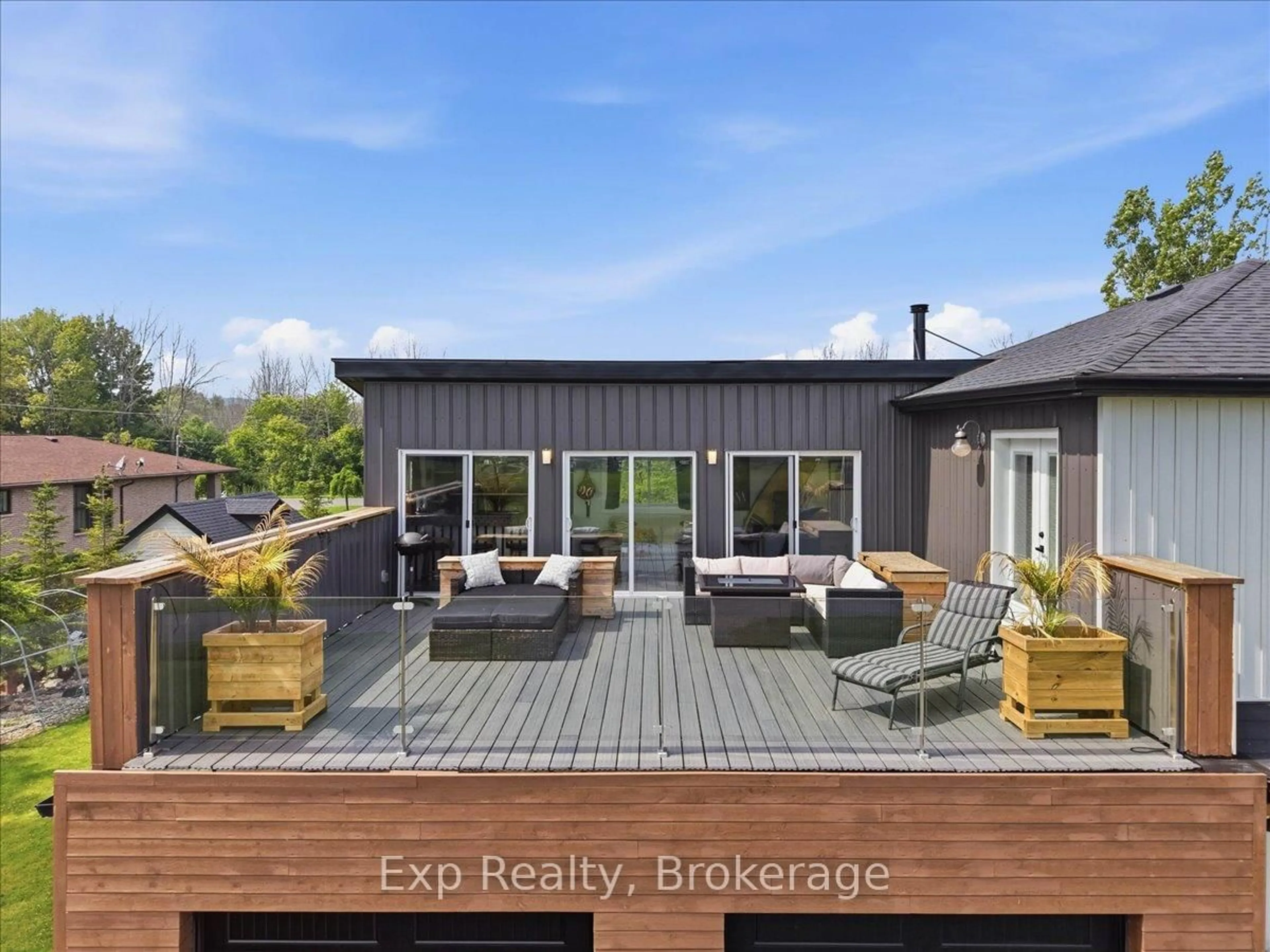 A pic from outside/outdoor area/front of a property/back of a property/a pic from drone, unknown for 27 Greenway Circ, Brighton Ontario K0K 1H0