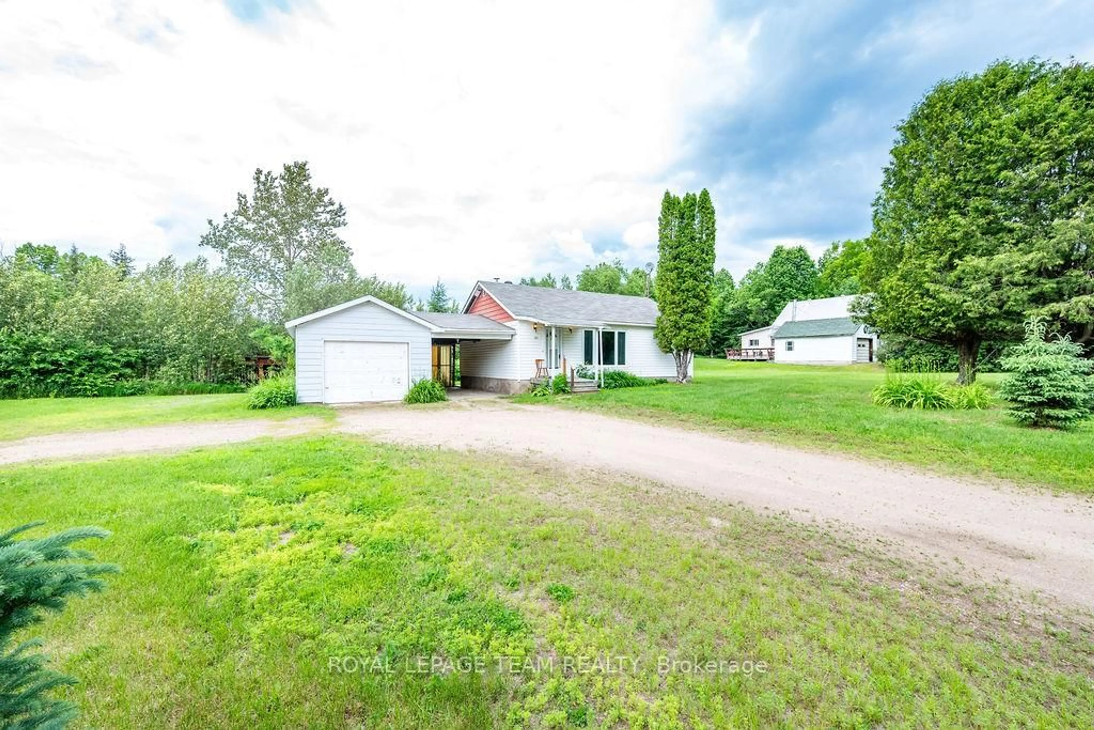 A pic from outside/outdoor area/front of a property/back of a property/a pic from drone, street for 90 Mill St, Killaloe Ontario K0J 2A0