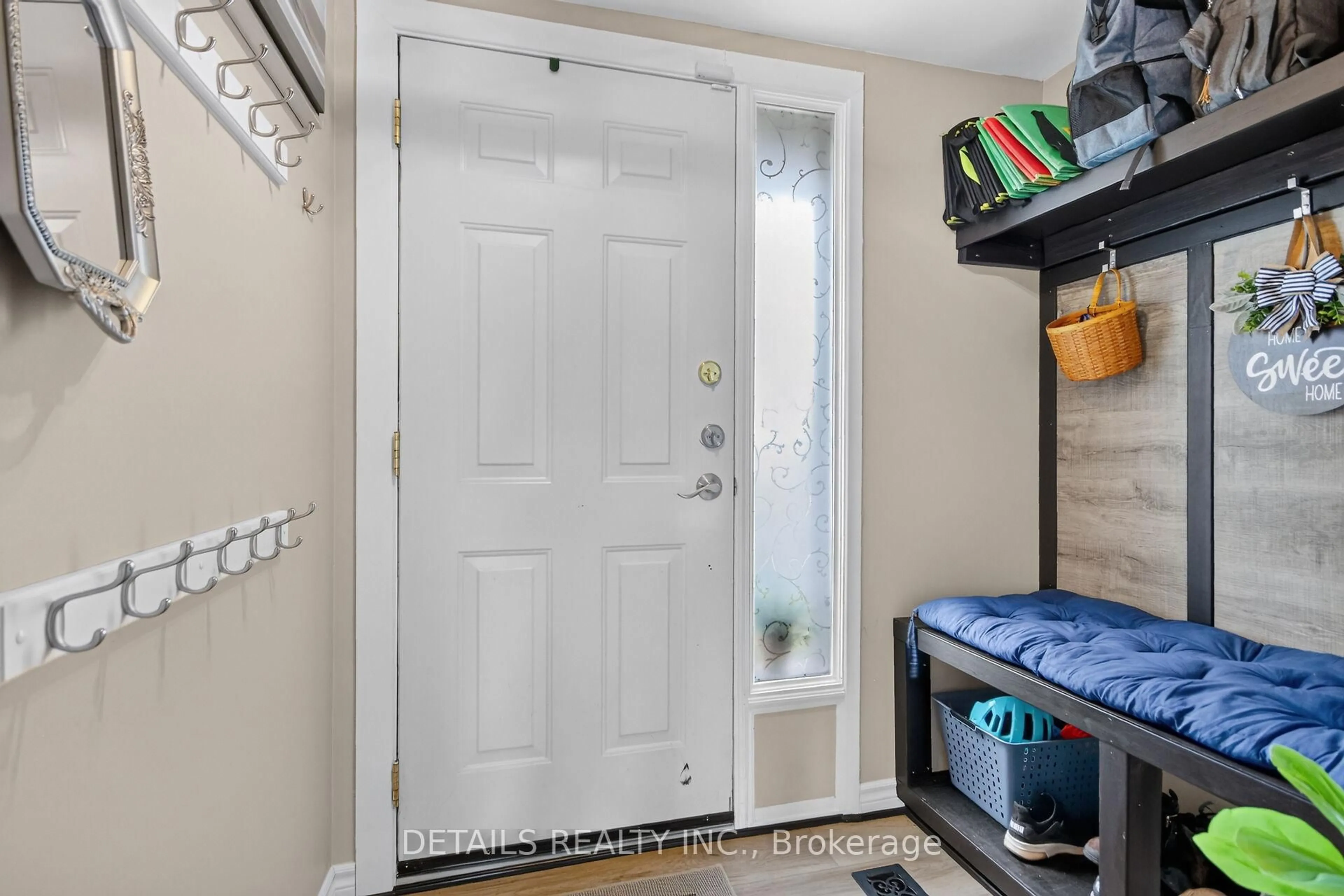 Indoor entryway for 1753 Heatherington Rd #-, Ottawa Ontario K1V 8T8