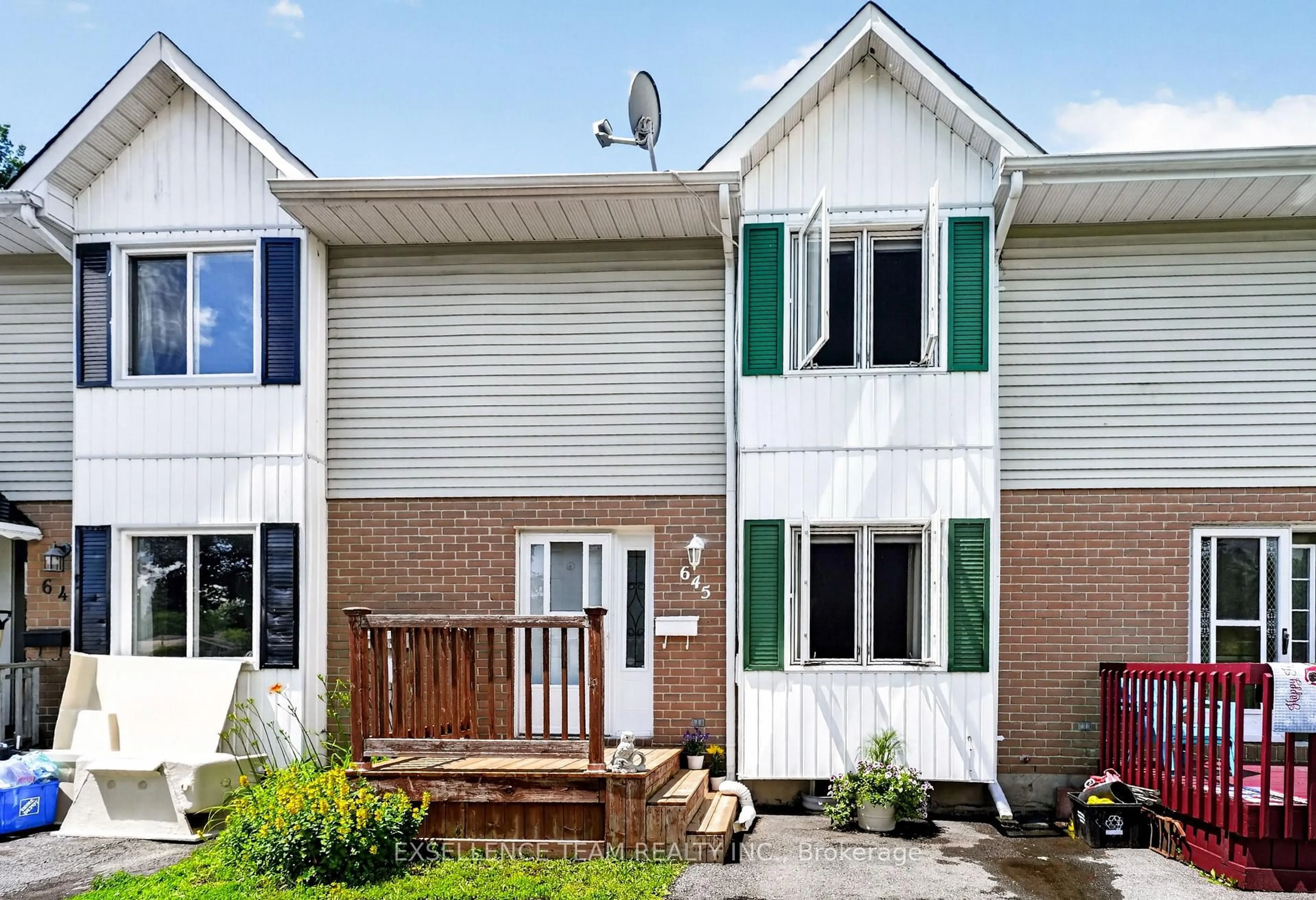 Home with vinyl exterior material, street for 645 Fraser Ave, Cornwall Ontario K6H 5R2