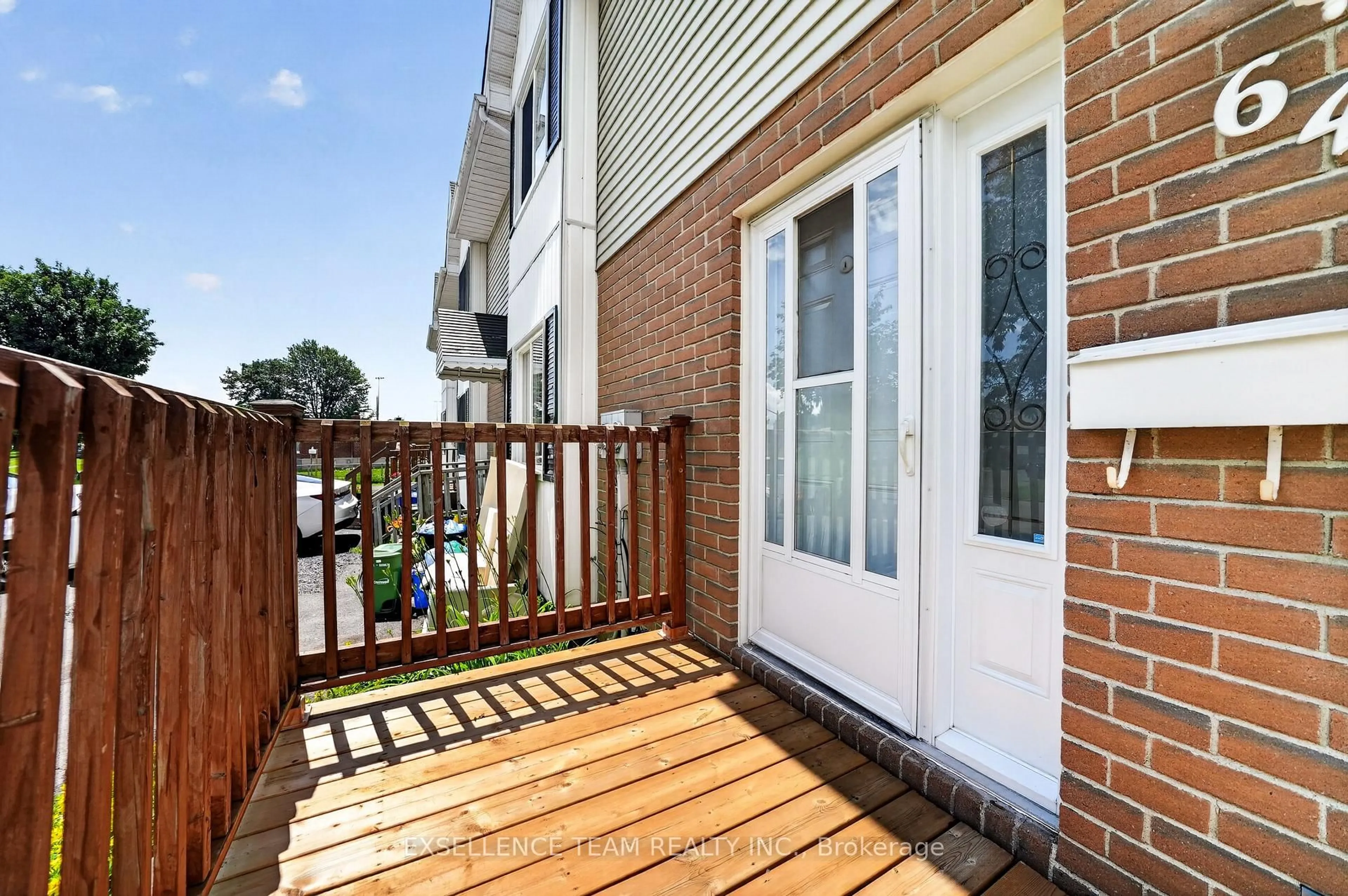 Patio, street for 645 Fraser Ave, Cornwall Ontario K6H 5R2